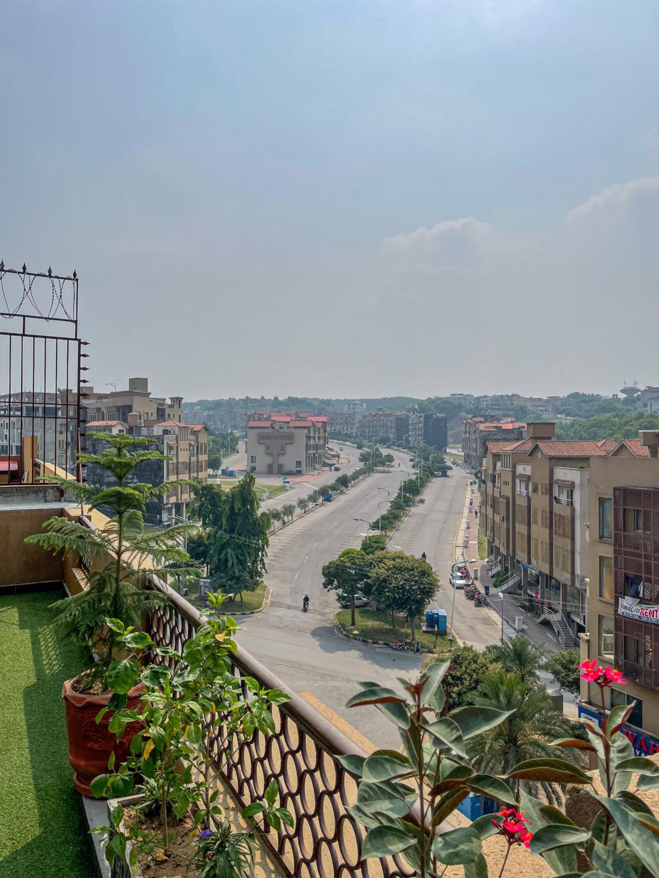 Luxury 2-Bed Penthouse w Private Terrace & Views view 4