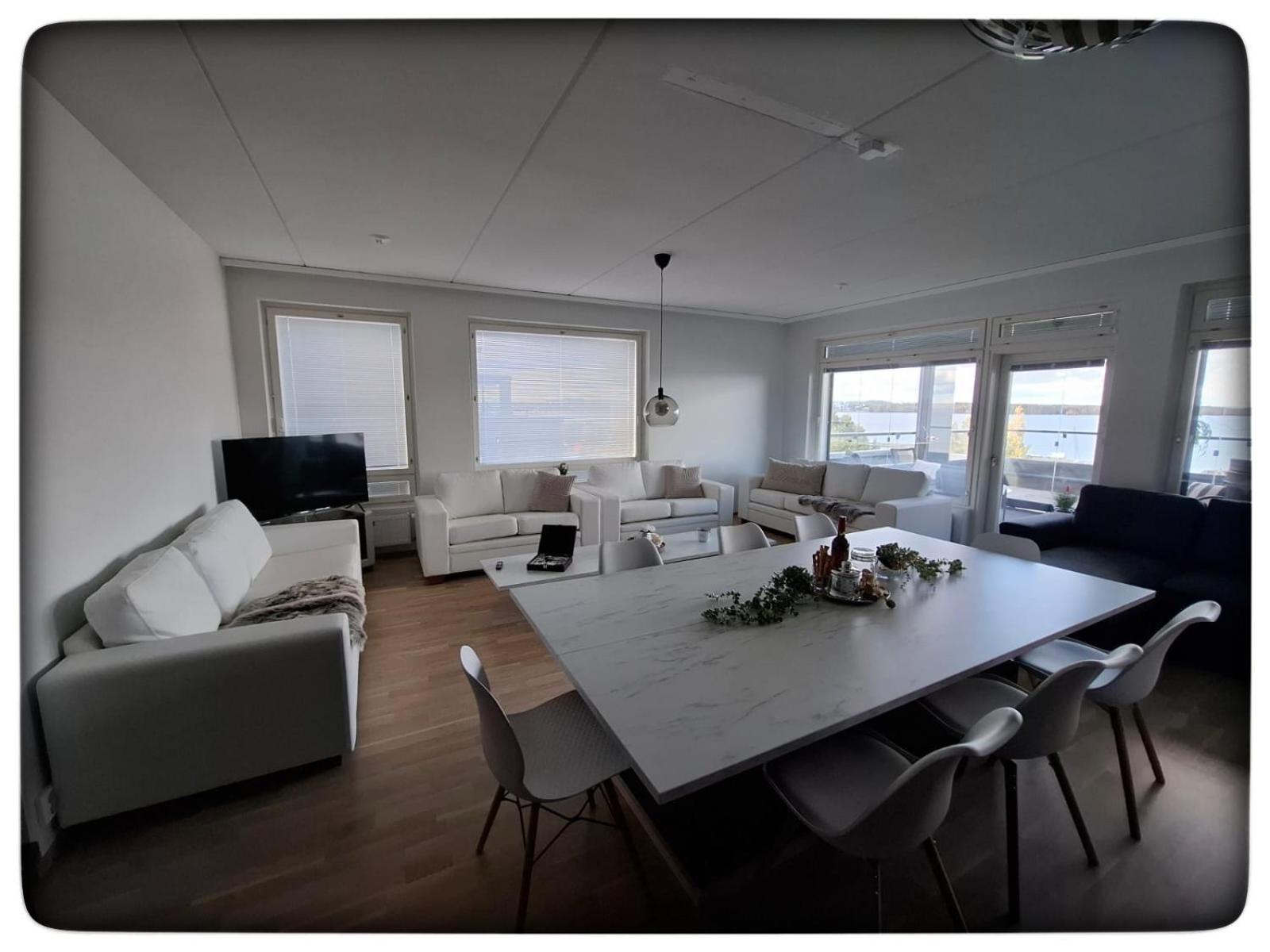 TAMPERE PENTHOUSE-tasokas moderni kaupunki huoneisto huipulla -ISO JACUZZI omalla KATTOTERASSILLA - AURINKOTUOLIT ja Aurinko odottaa Sinua - huikea maisema