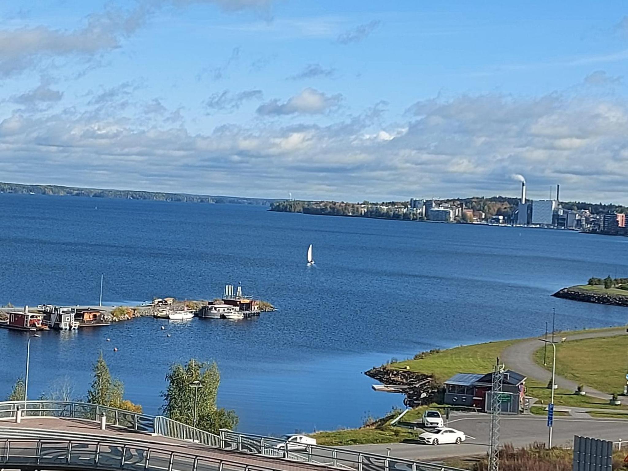 TAMPERE PENTHOUSE-tasokas moderni kaupunki huoneisto huipulla -ISO JACUZZI omalla KATTOTERASSILLA - AURINKOTUOLIT ja Aurinko odottaa Sinua - huikea maisema