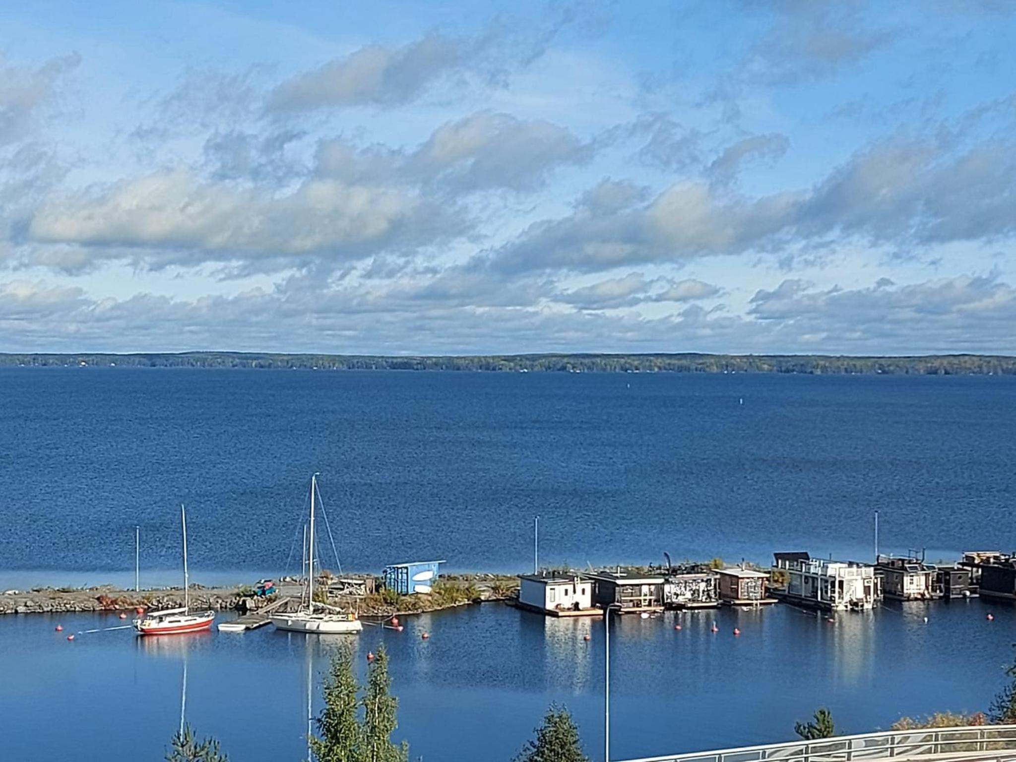 TAMPERE PENTHOUSE-tasokas moderni kaupunki huoneisto huipulla -ISO JACUZZI omalla KATTOTERASSILLA - AURINKOTUOLIT ja Aurinko odottaa Sinua - huikea maisema