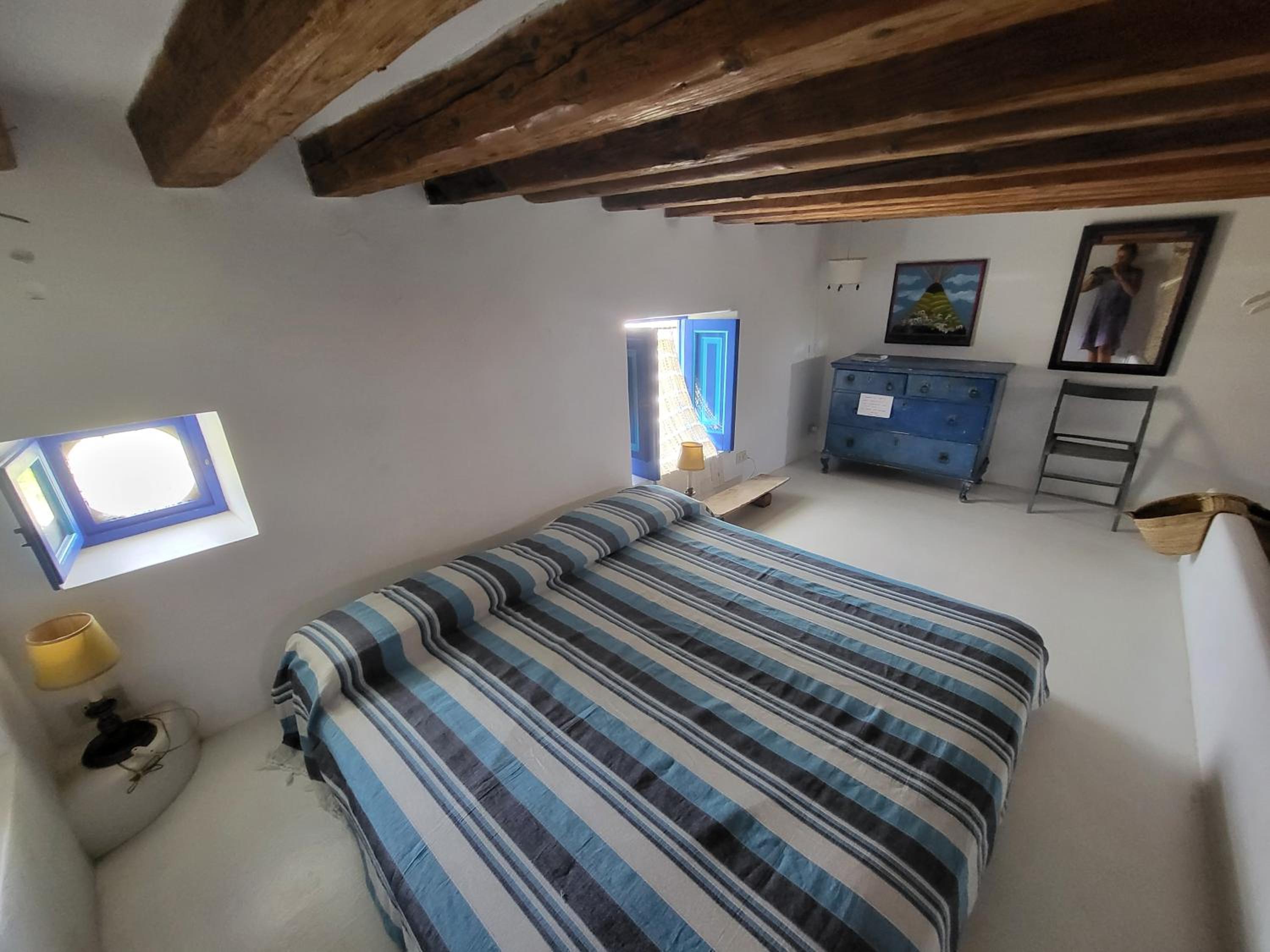 Antica casa eoliana con terrazza vista sul faro di Strombolicchio e giardino photo 5