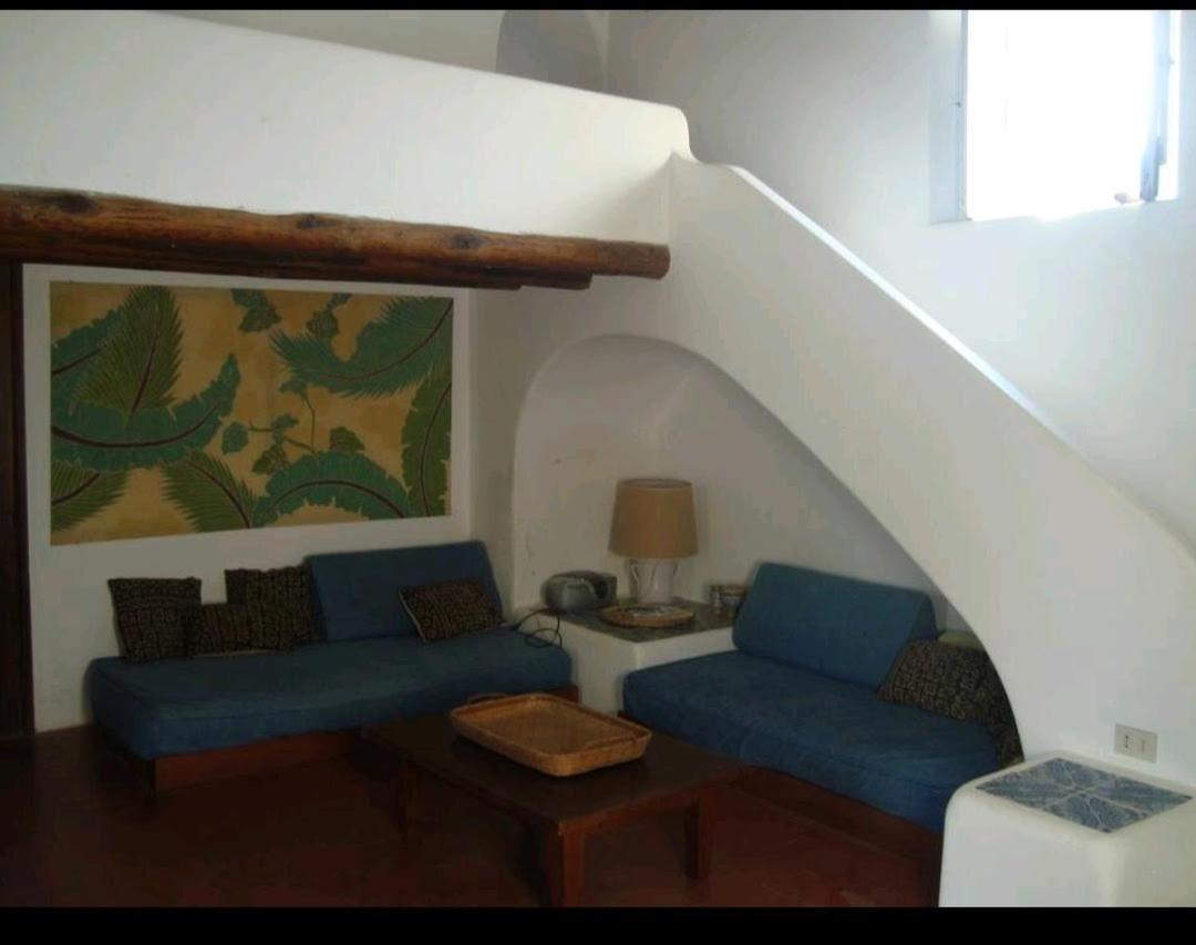 Antica casa eoliana con terrazza vista sul faro di Strombolicchio e giardino photo 4