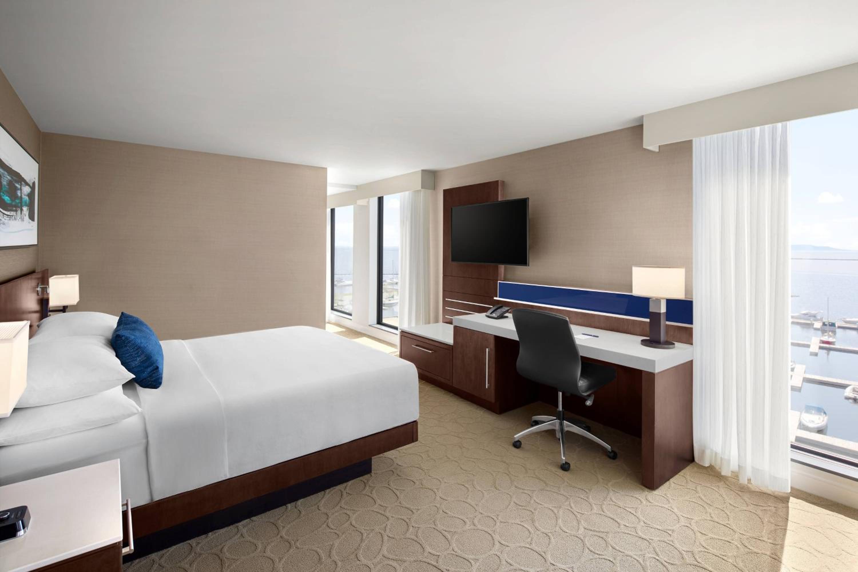Thunder Bay Vacations - Delta Hotels by Marriott Thunder Bay - Property Image 1
