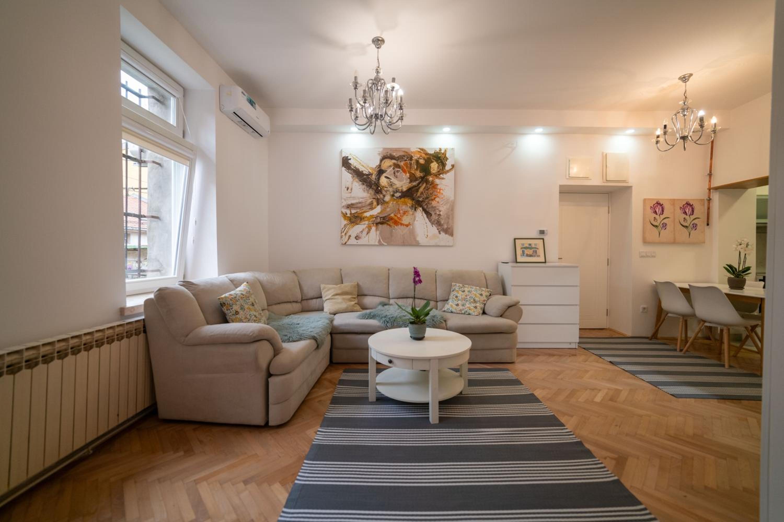 Four Seasons Apartments