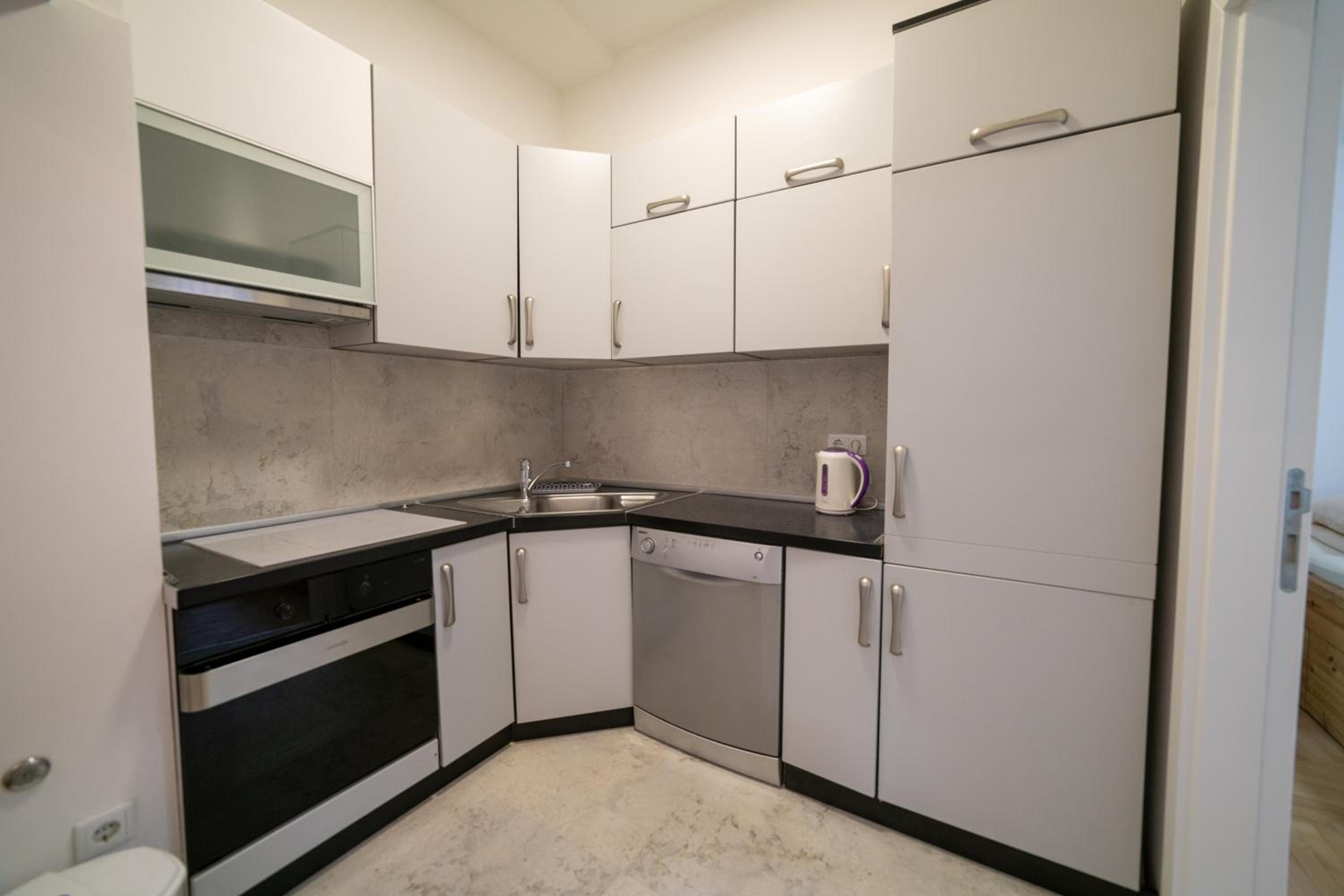 Four Seasons Apartments