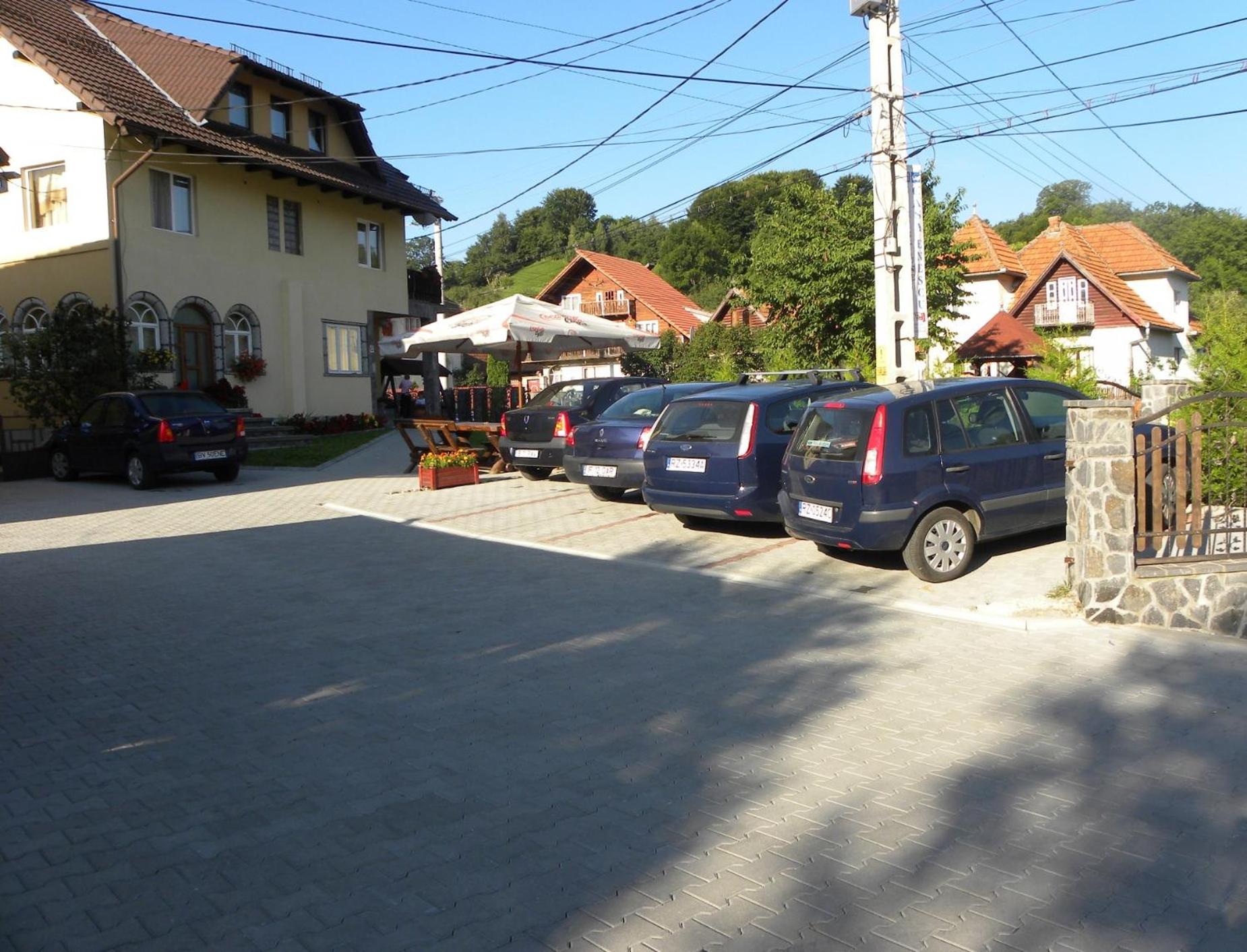 Photo 33