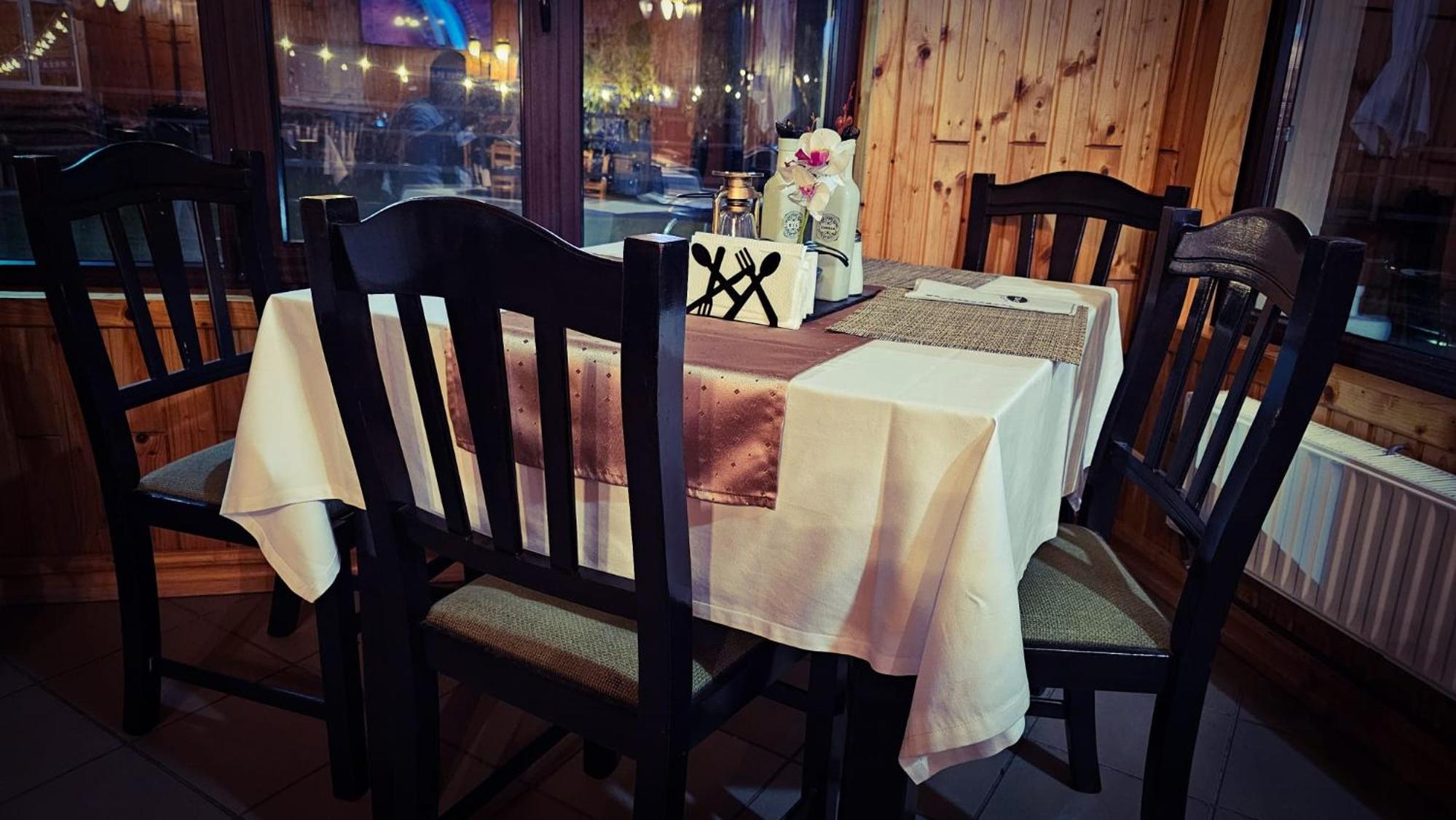 Pensiunea La Taverna