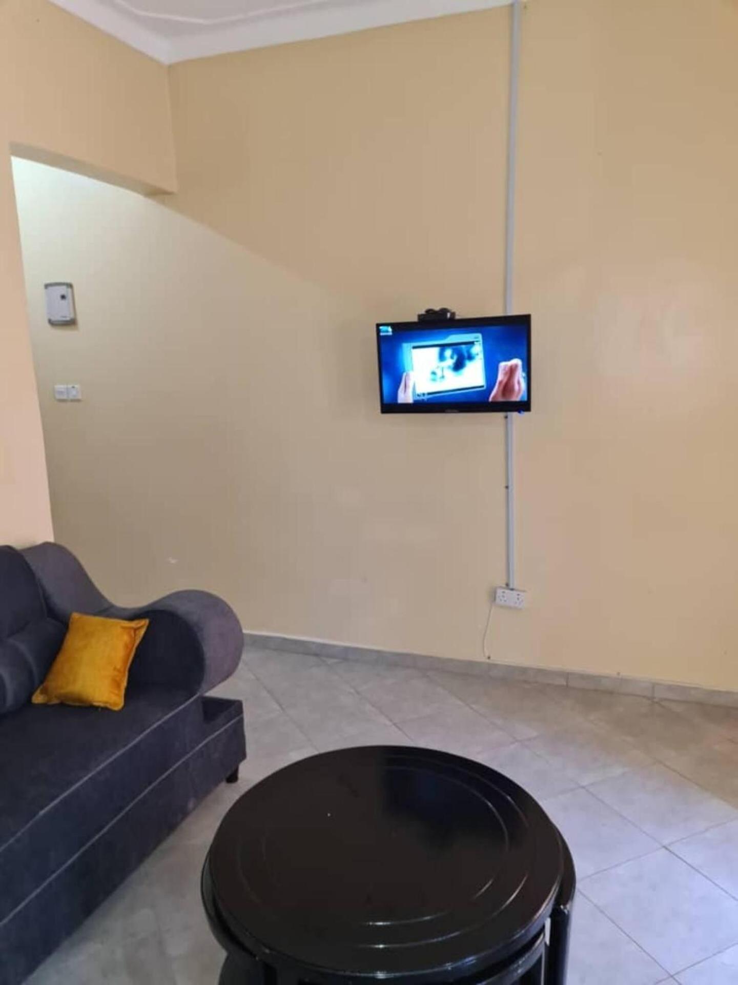 Apt - Sleeps 2 - Parking - Pets Ok view 4