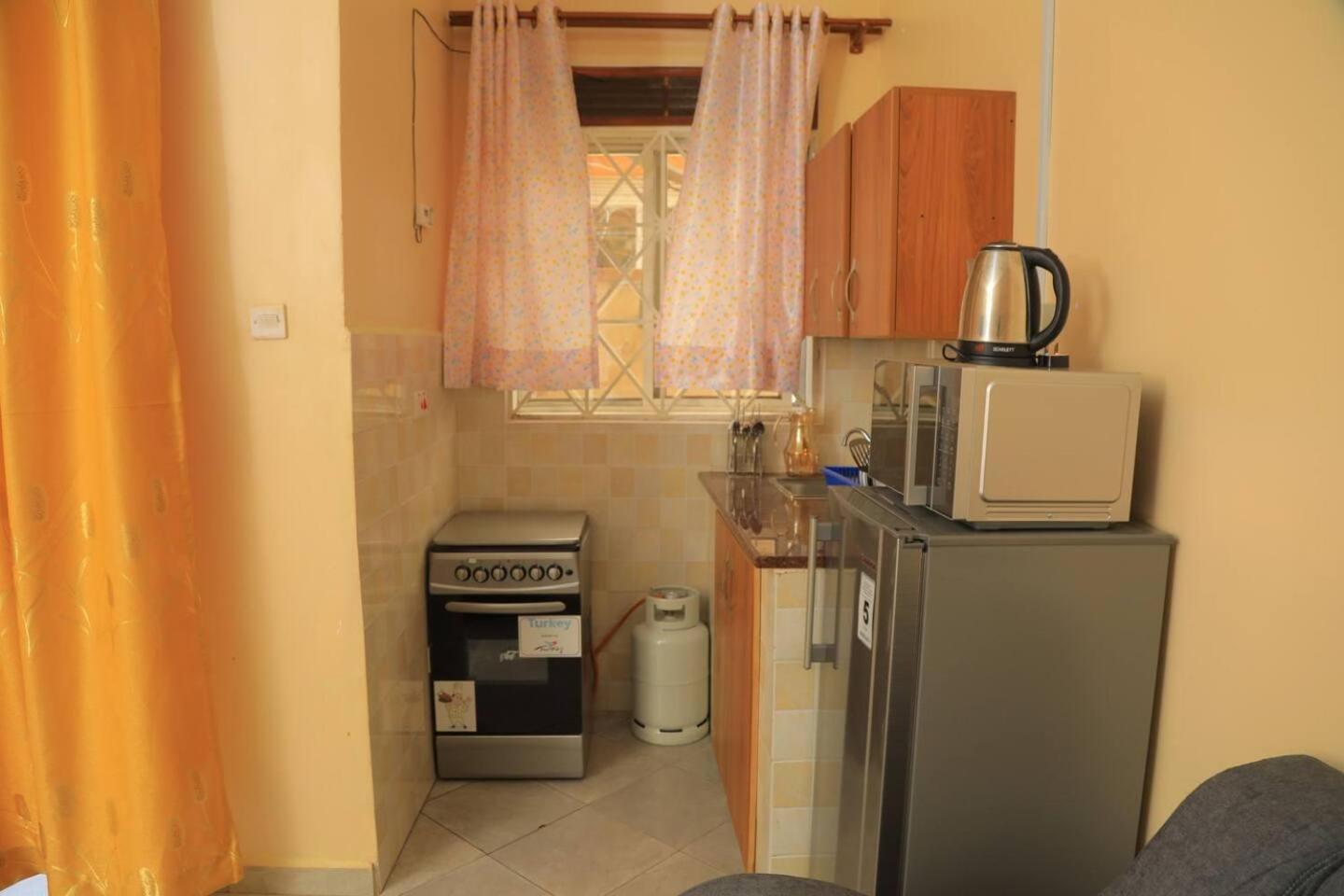 Apt - Sleeps 2 - Parking - Pets Ok view 5