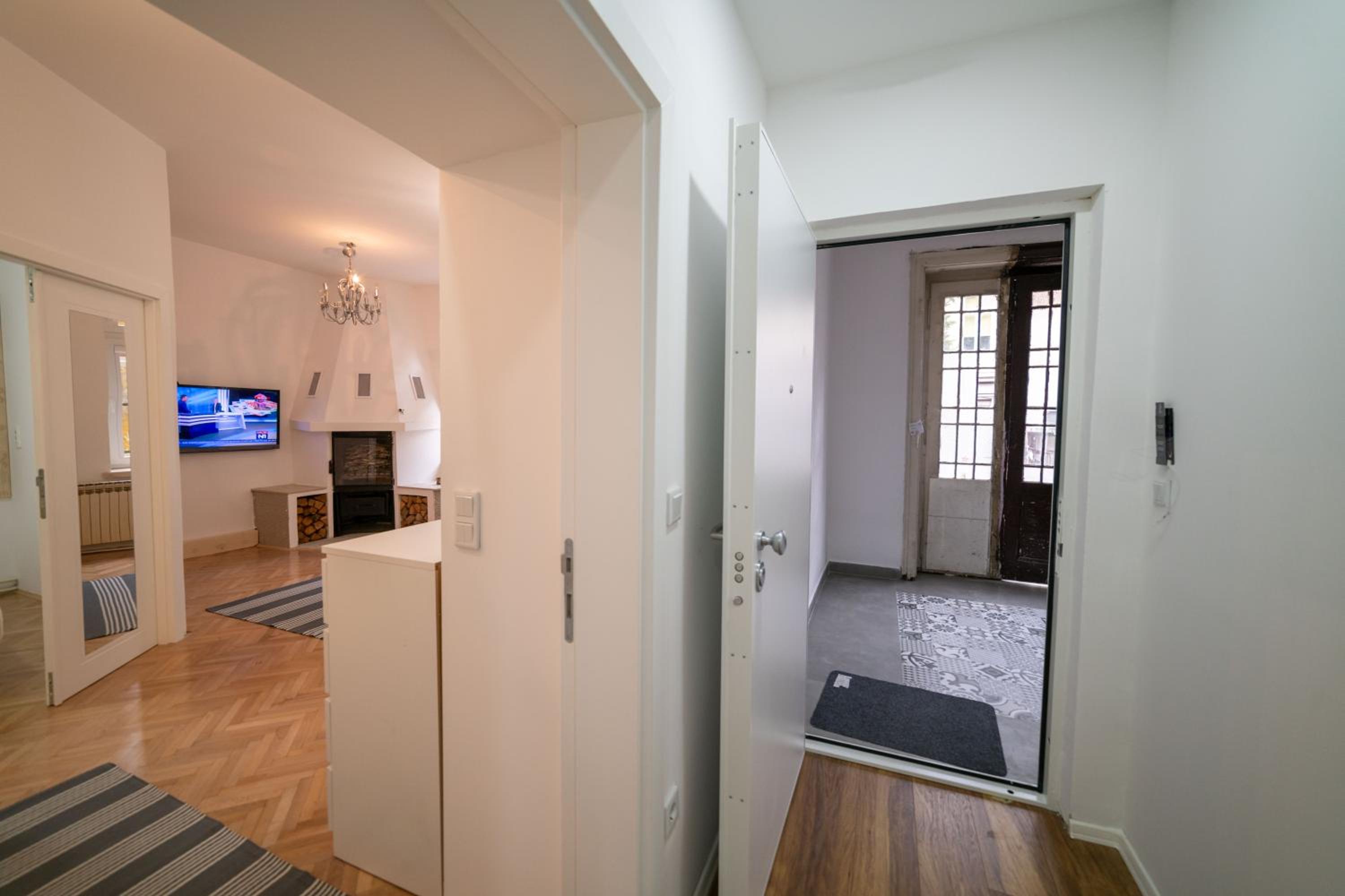Four Seasons Apartments