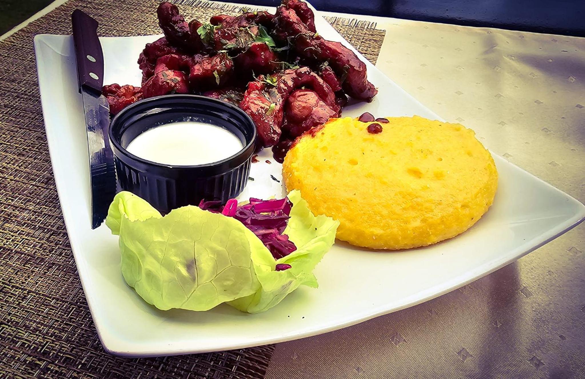 Pensiunea La Taverna