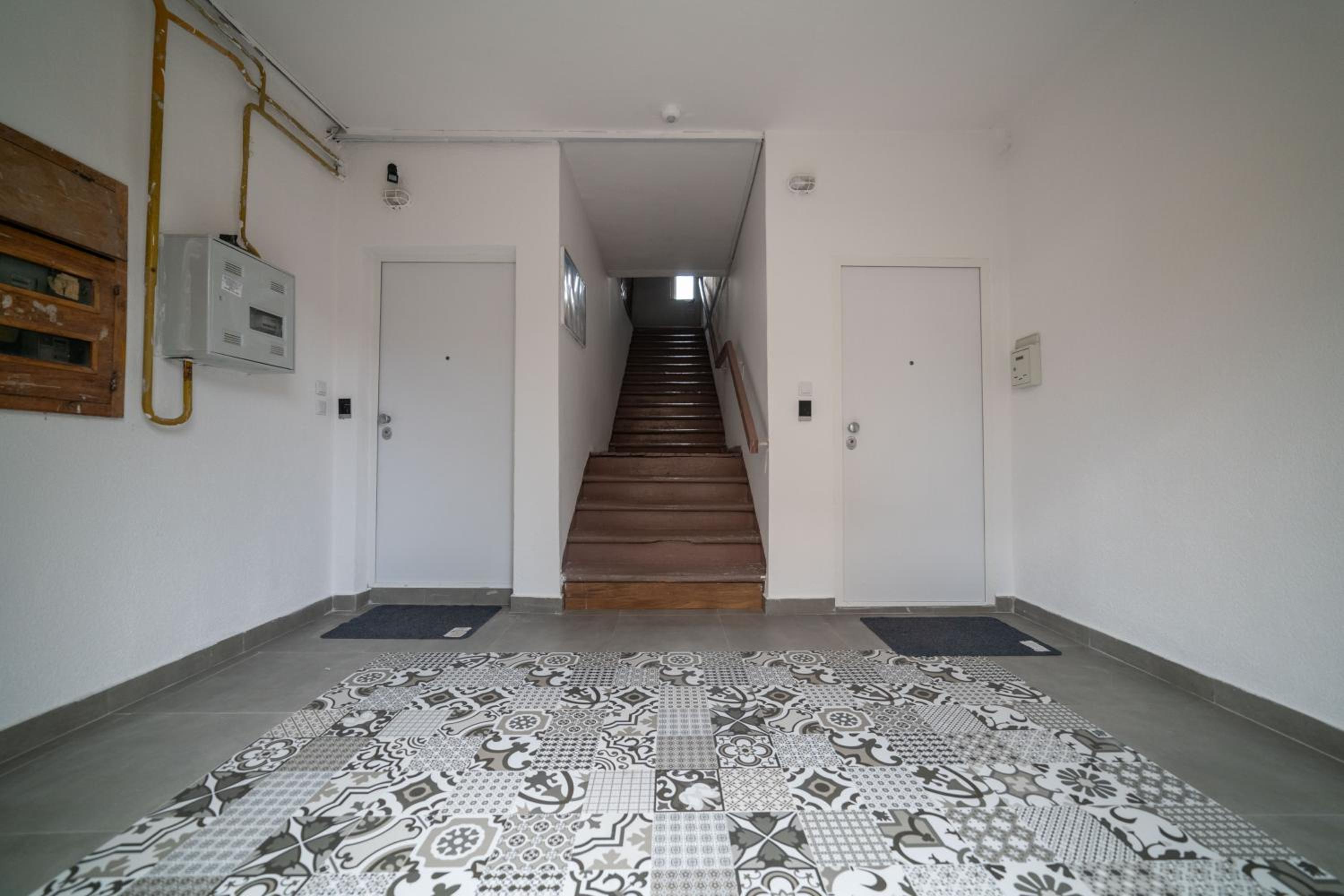 Four Seasons Apartments