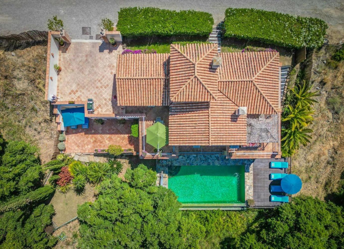 Luxury Villa - Sleeps up to 8 & Infinity Pool