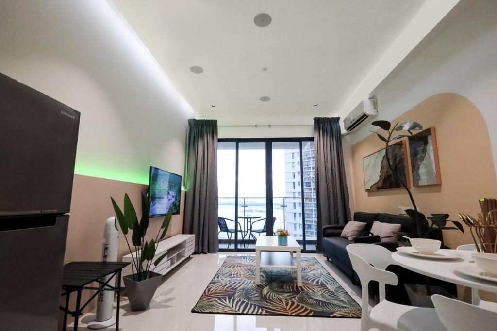 Country Garden Danga Bay Premium Unit