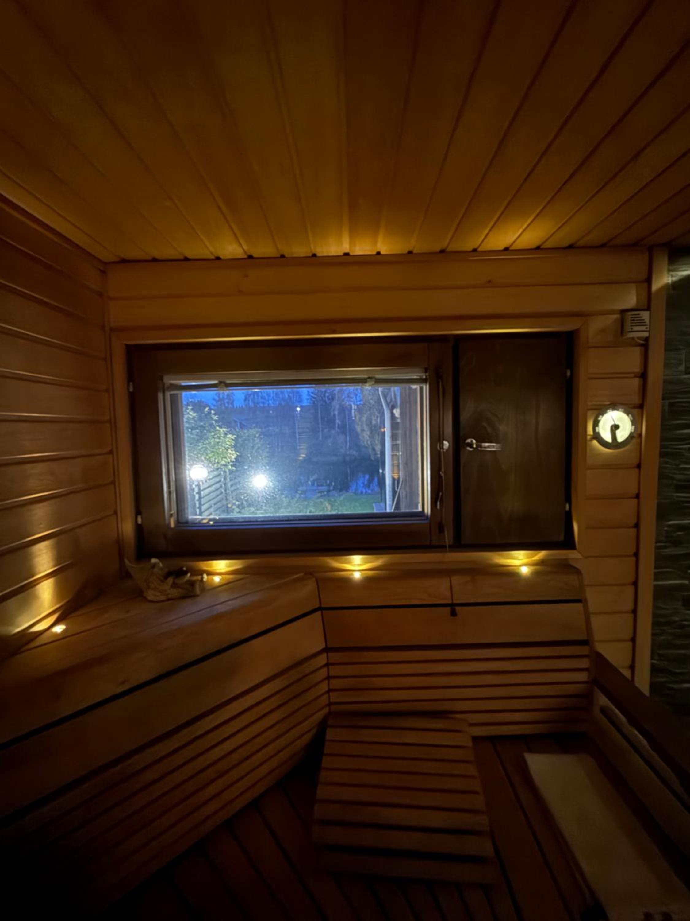 Riverside Villa Aurora