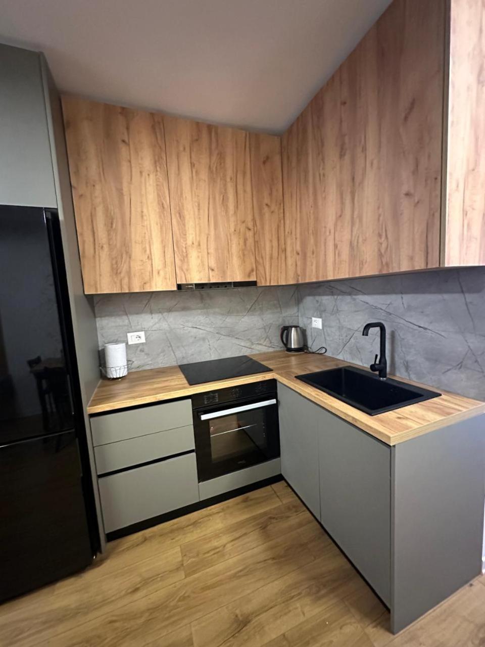 City Center Apartment Cozy 1BR with Patio by PikHost