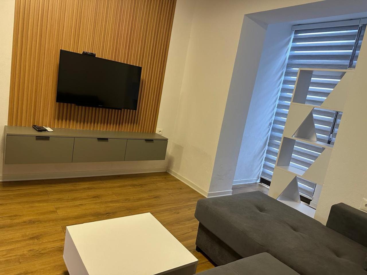City Center Apartment Cozy 1BR with Patio by PikHost