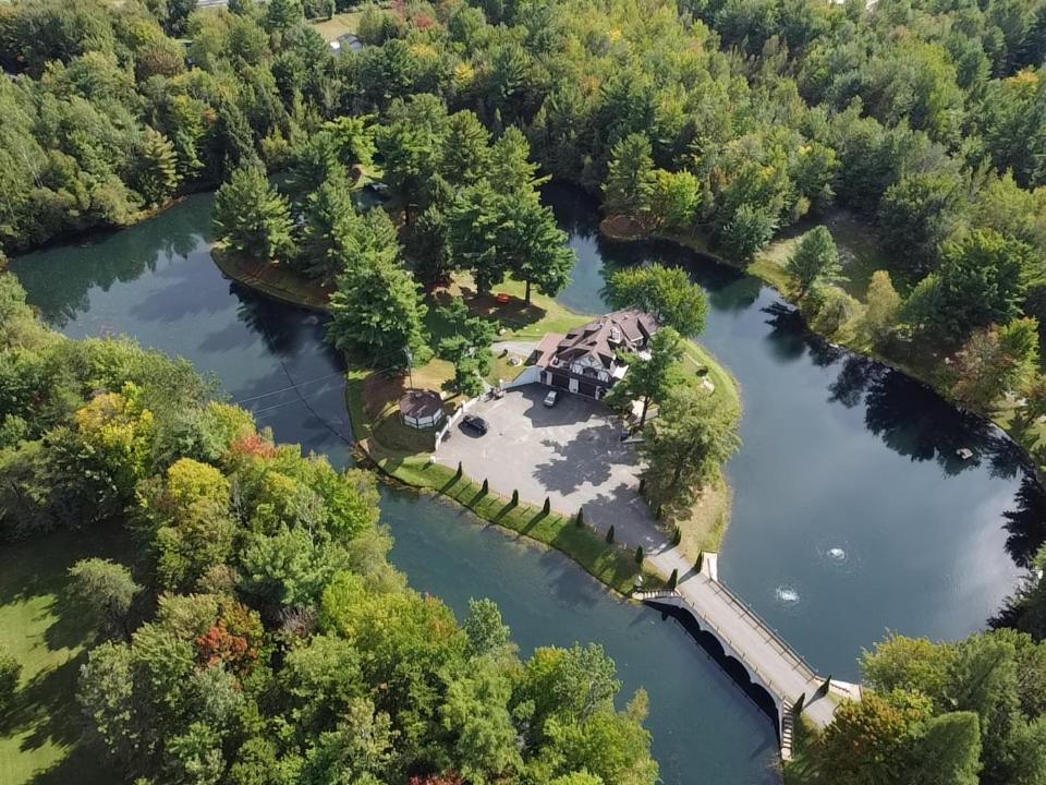 Trois-rivieres Vacations - L'Ile Enchantee - Property Image 1