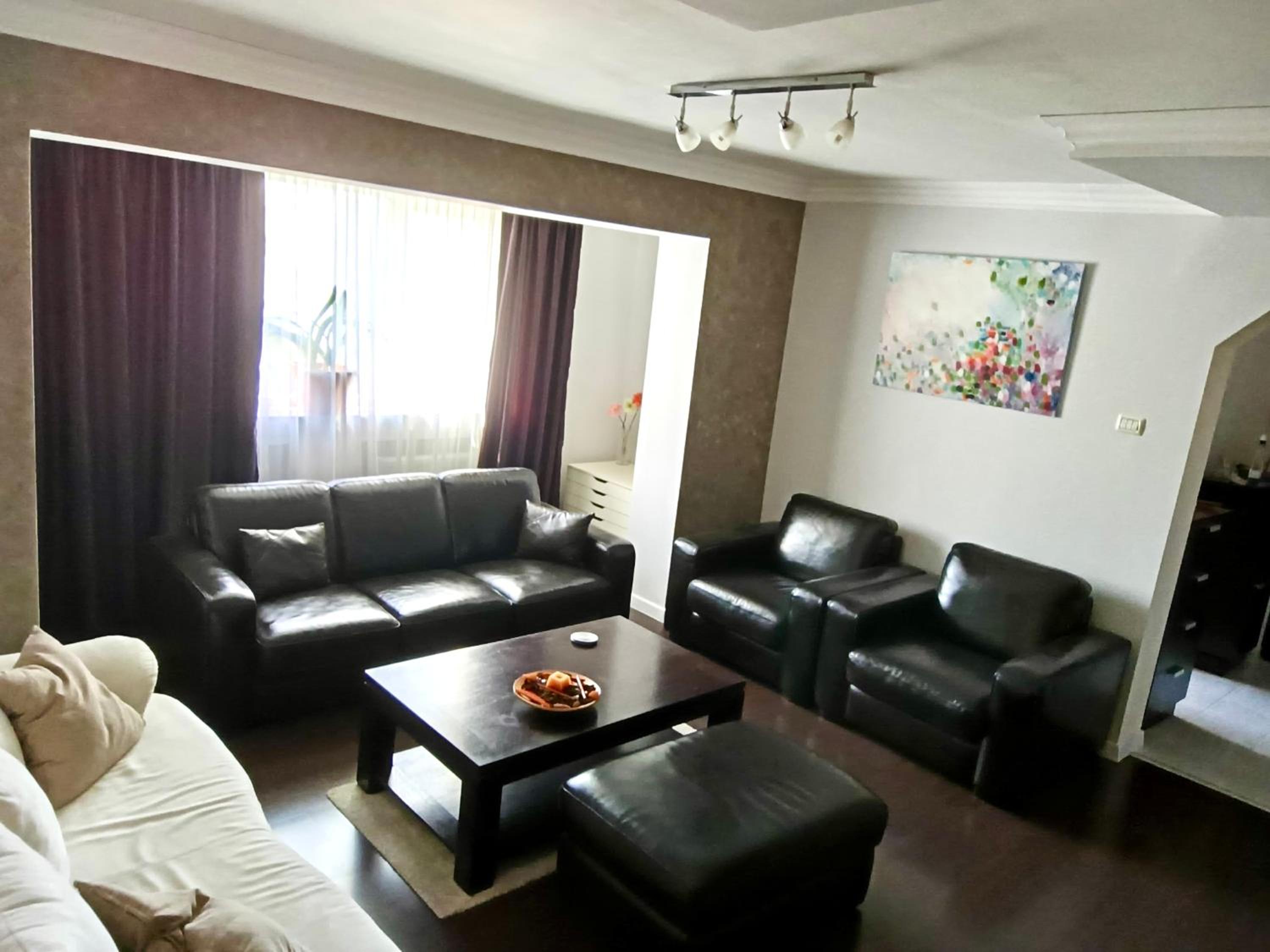 Arcom Apartments