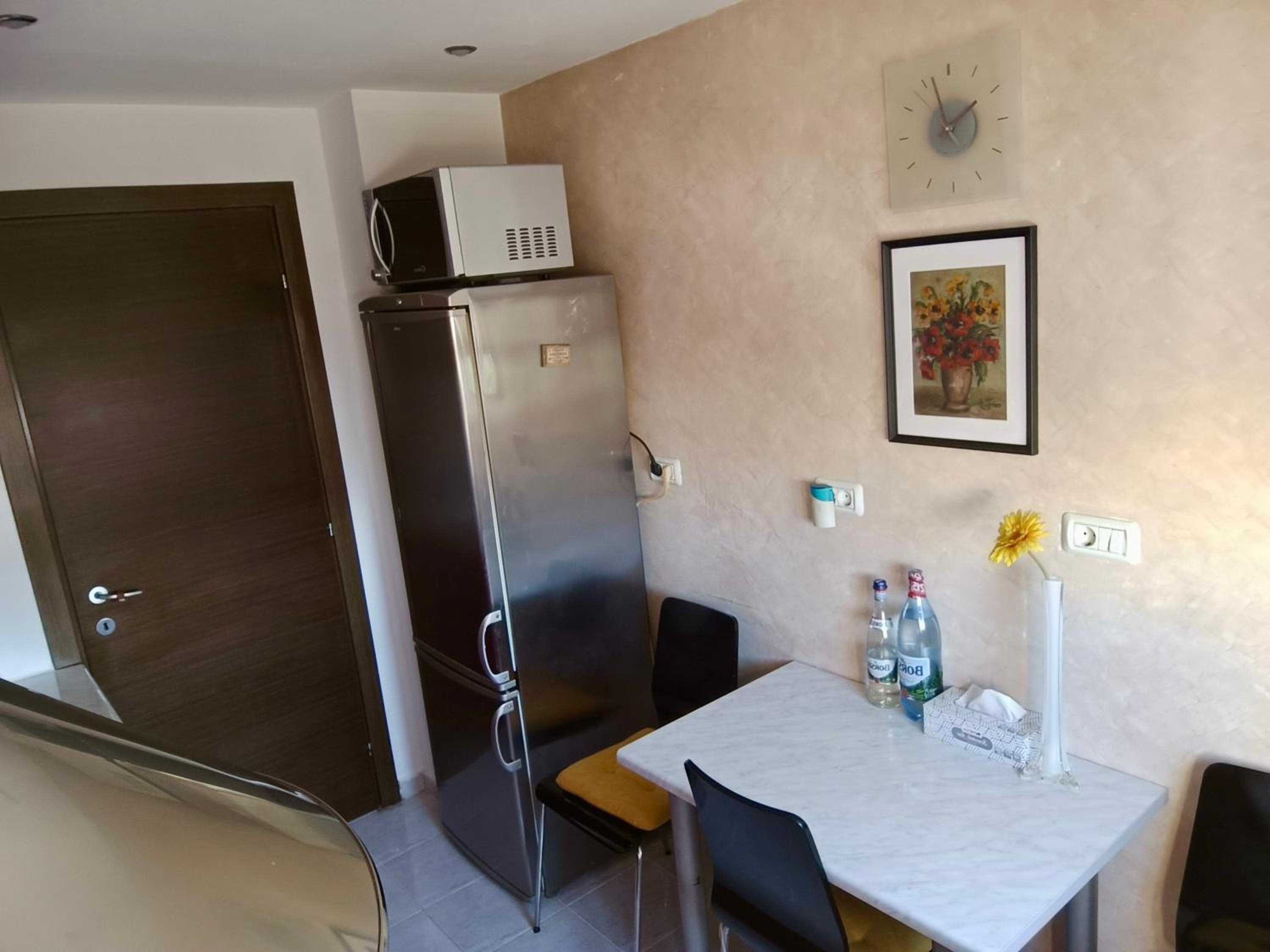 Arcom Apartments