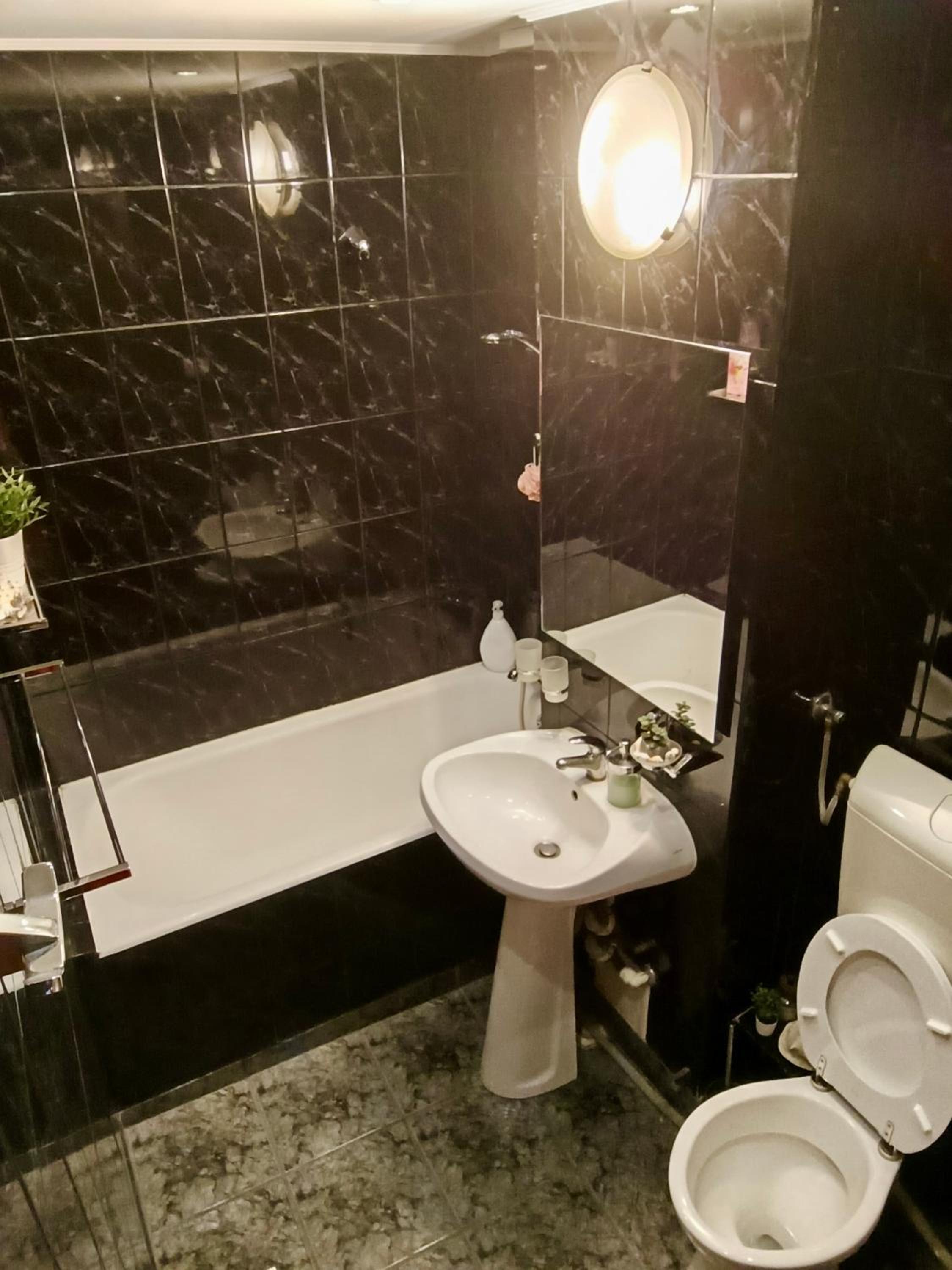 Arcom Apartments