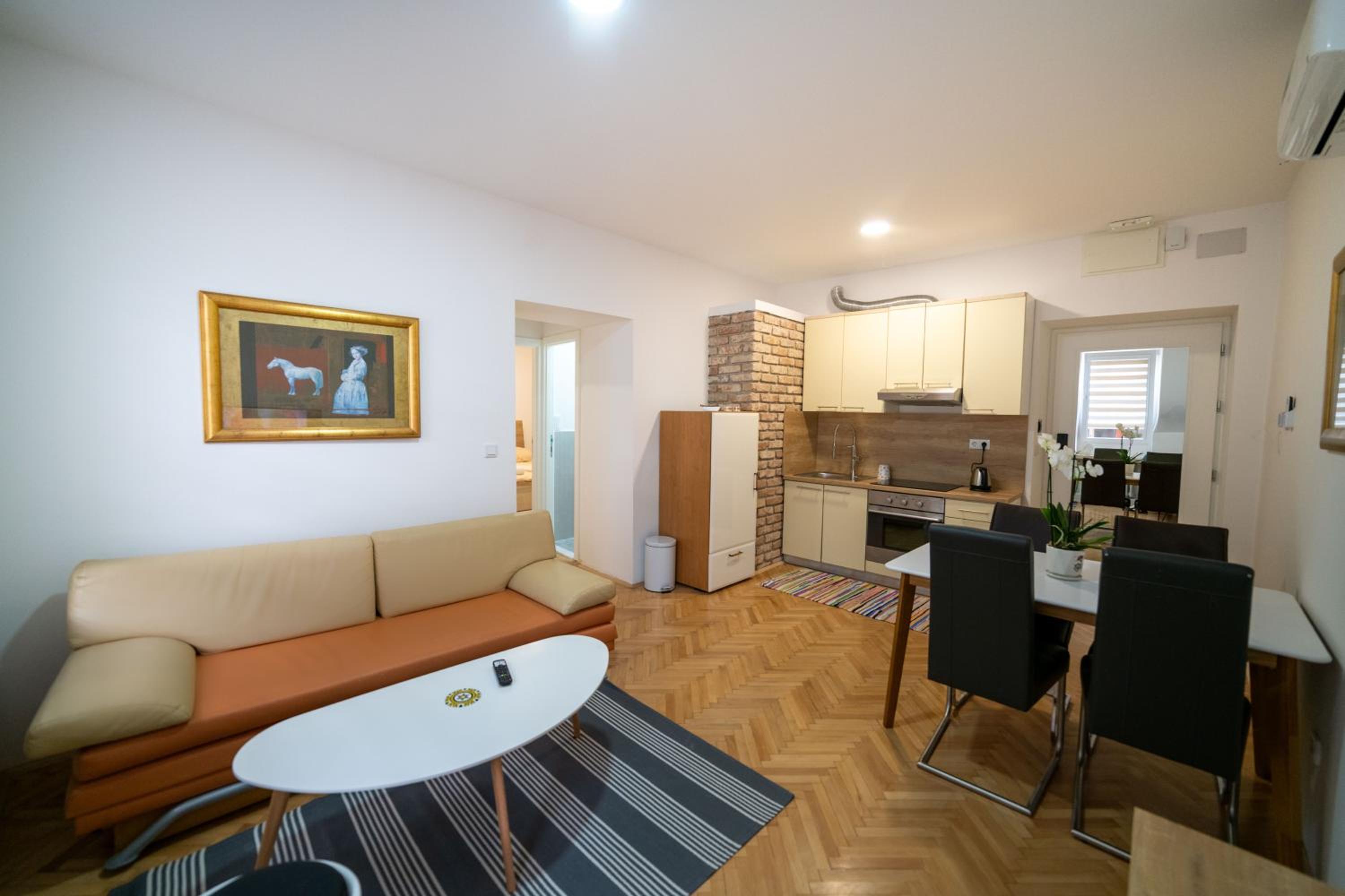 Four Seasons Apartments