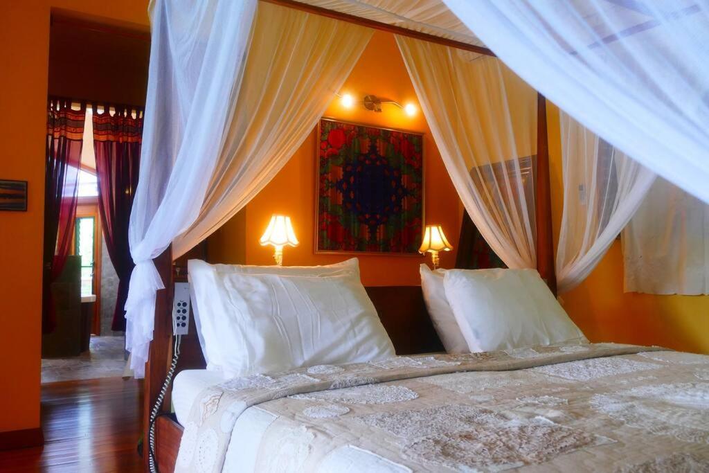 Villa Divina at Framadani estate - Jungle villa with a pool