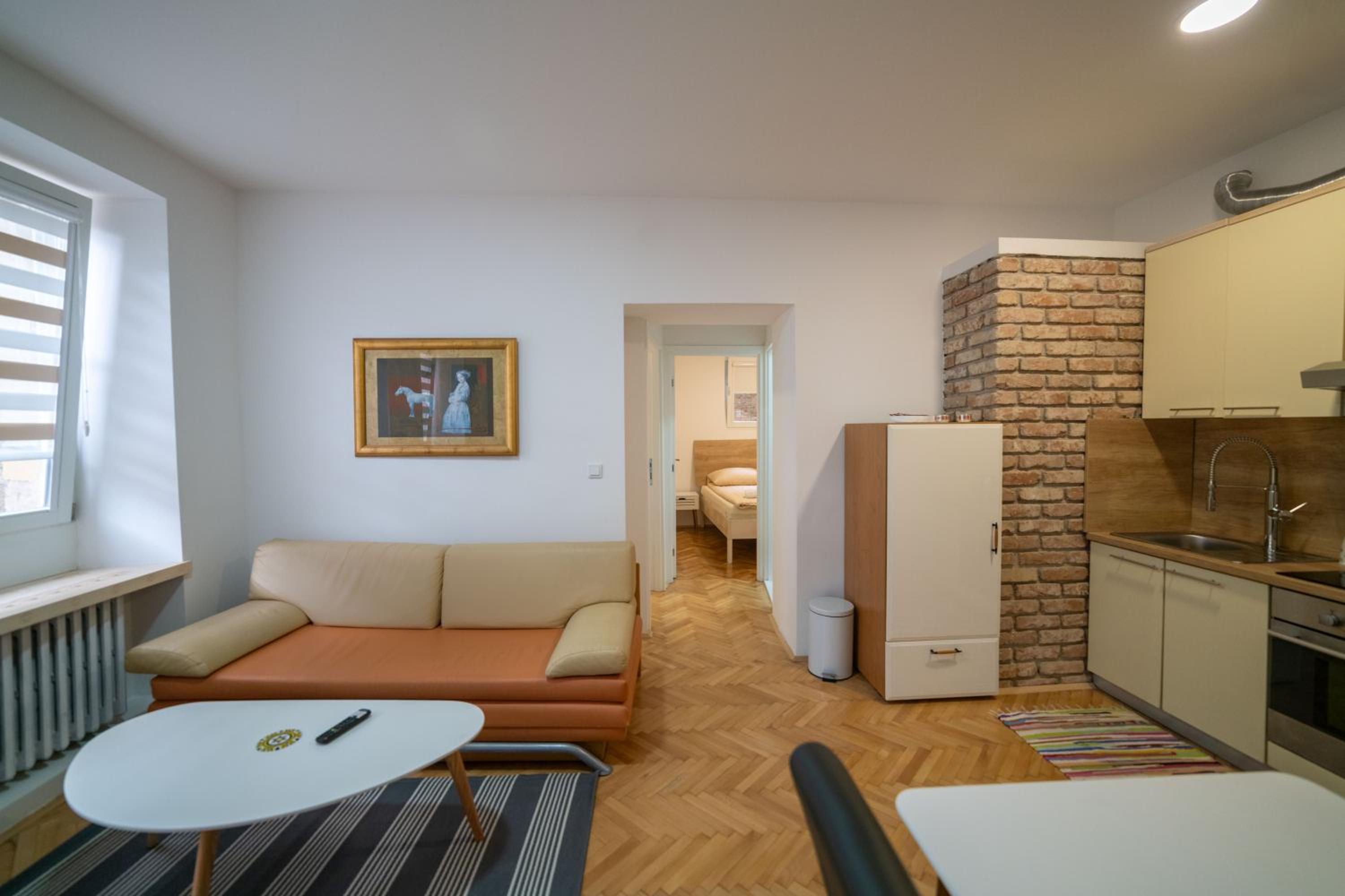 Four Seasons Apartments