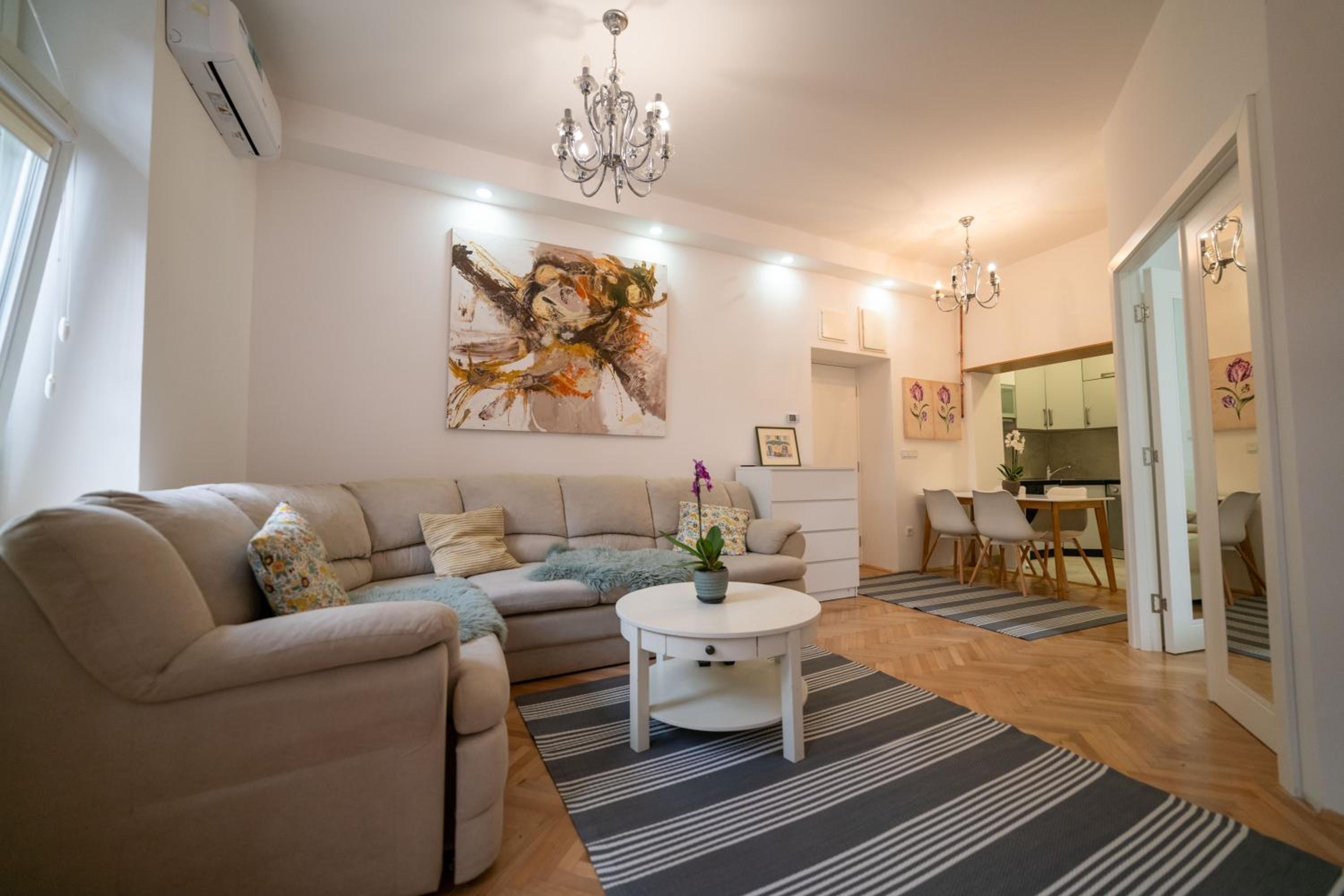Four Seasons Apartments