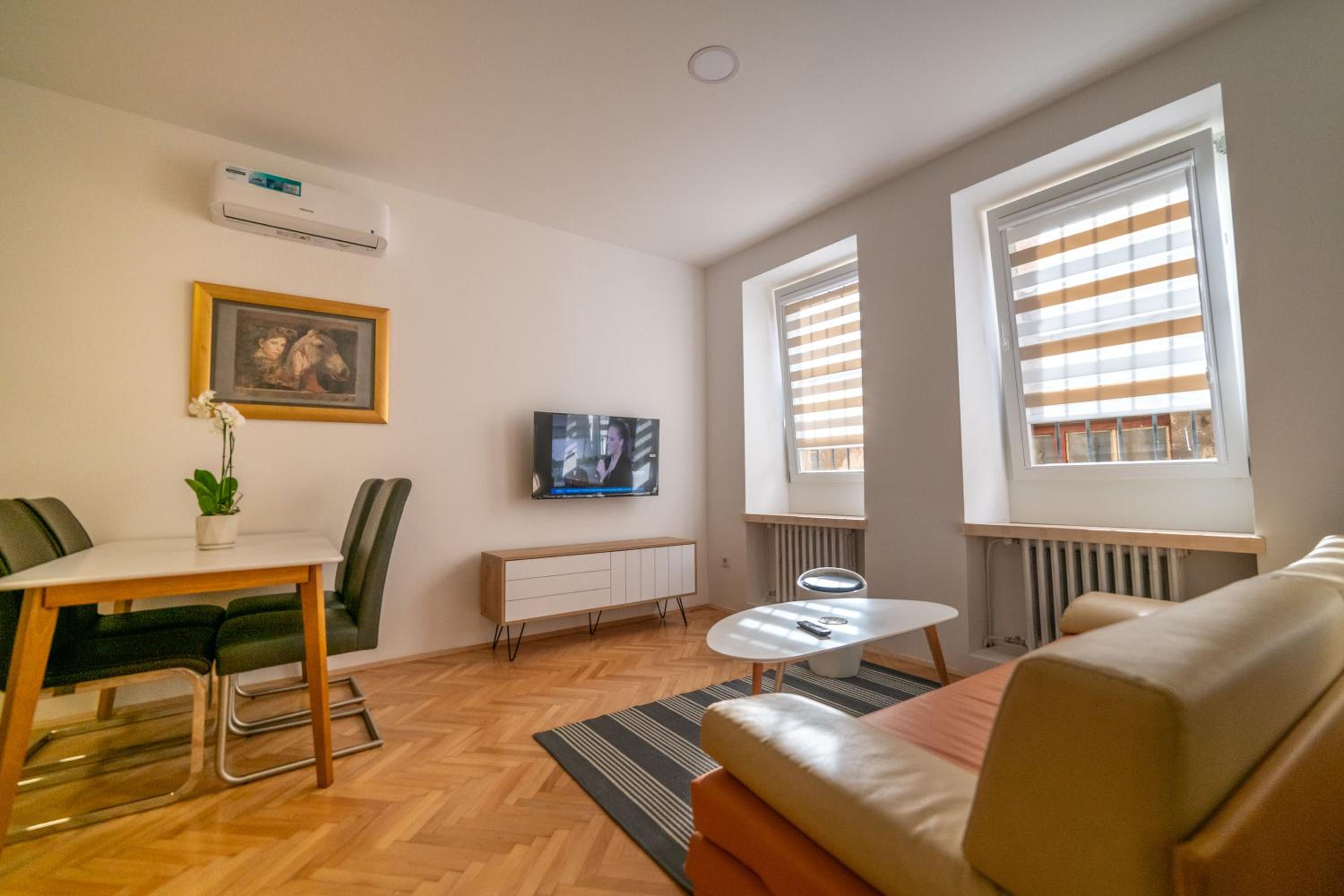 Four Seasons Apartments