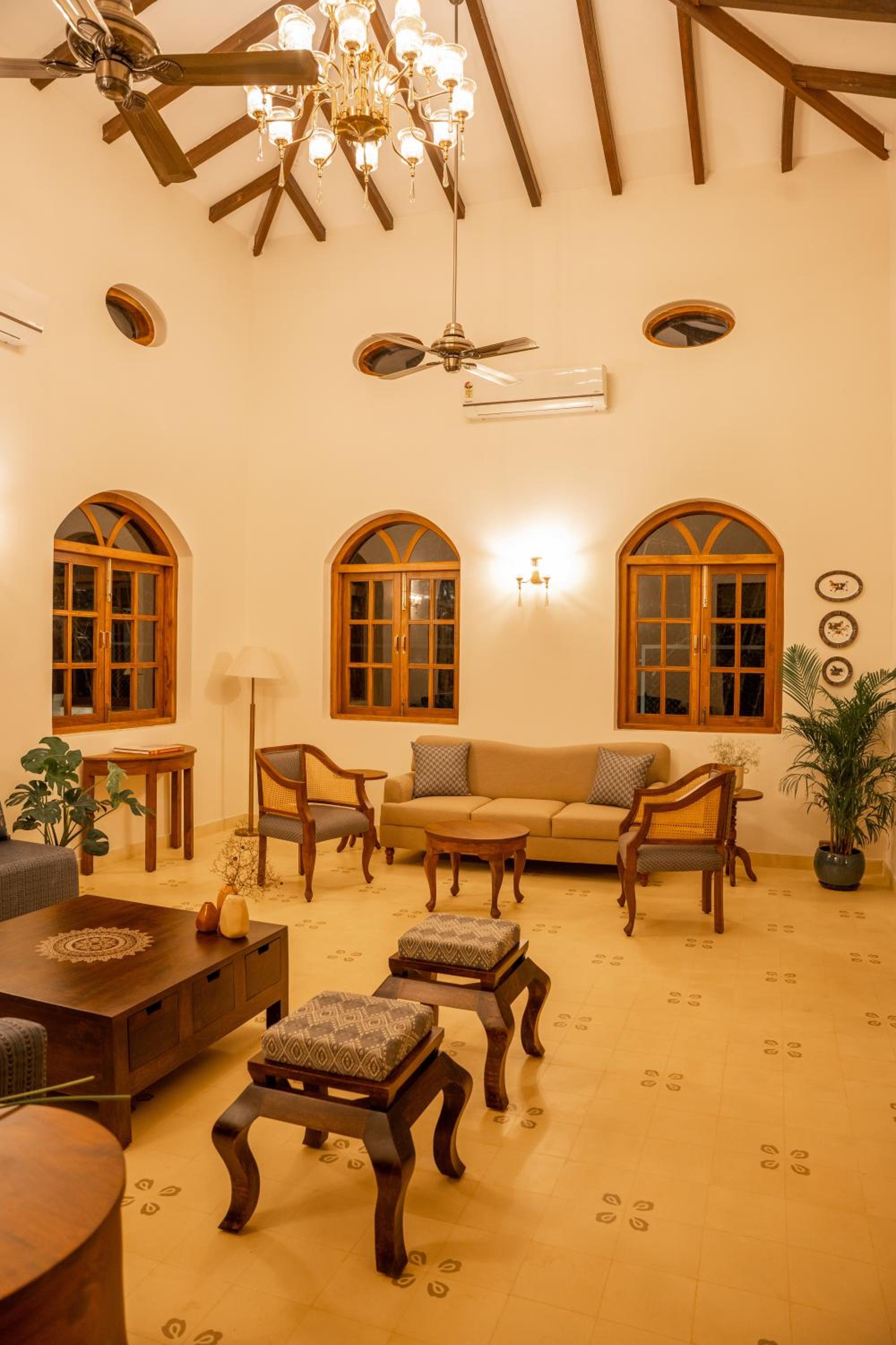 ELIVAAS 4 BHK with Pvt Pool & Media Room - Amahoro view 4