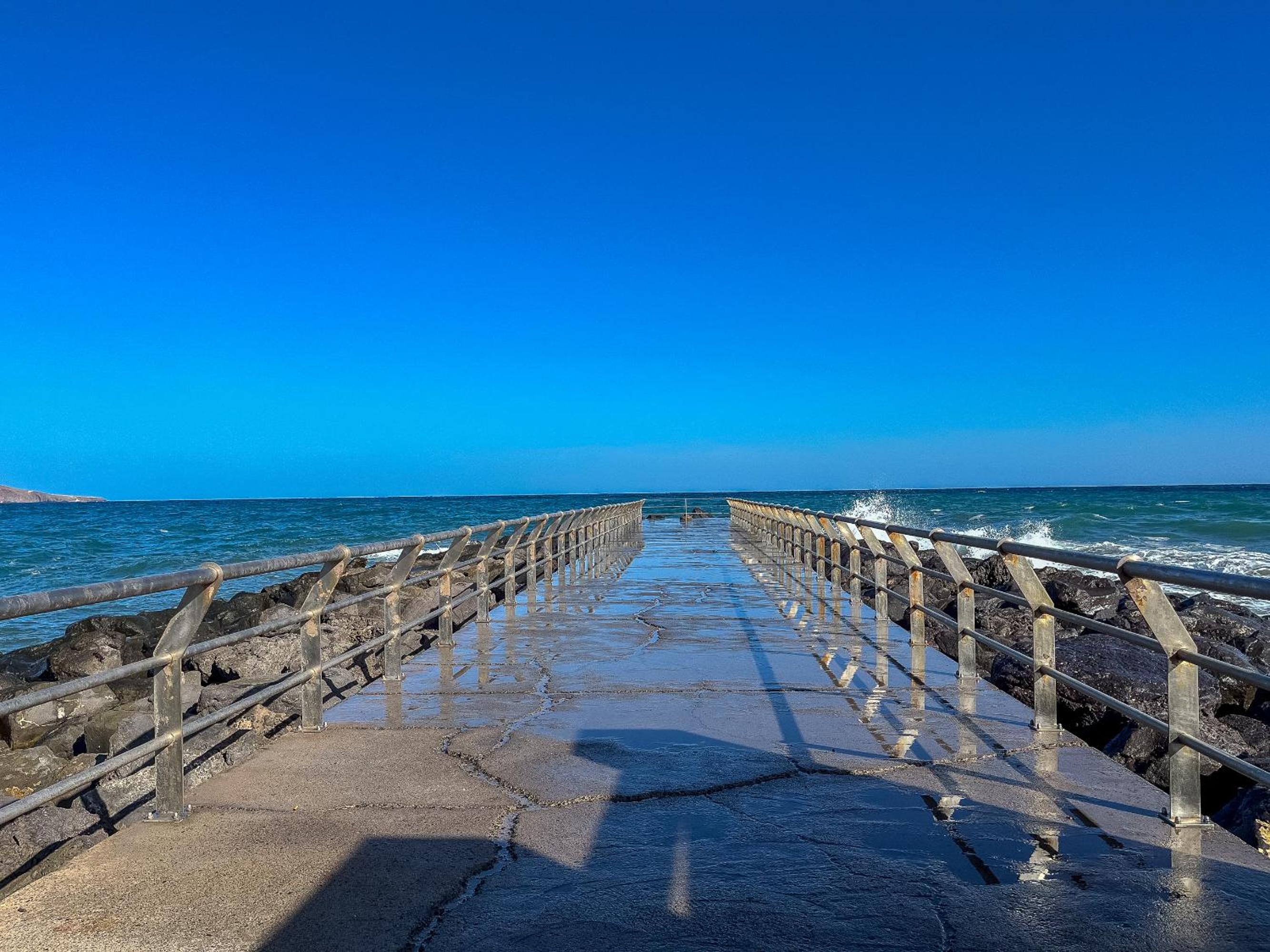 Playa del El Burrero vista al mar Lightbooking