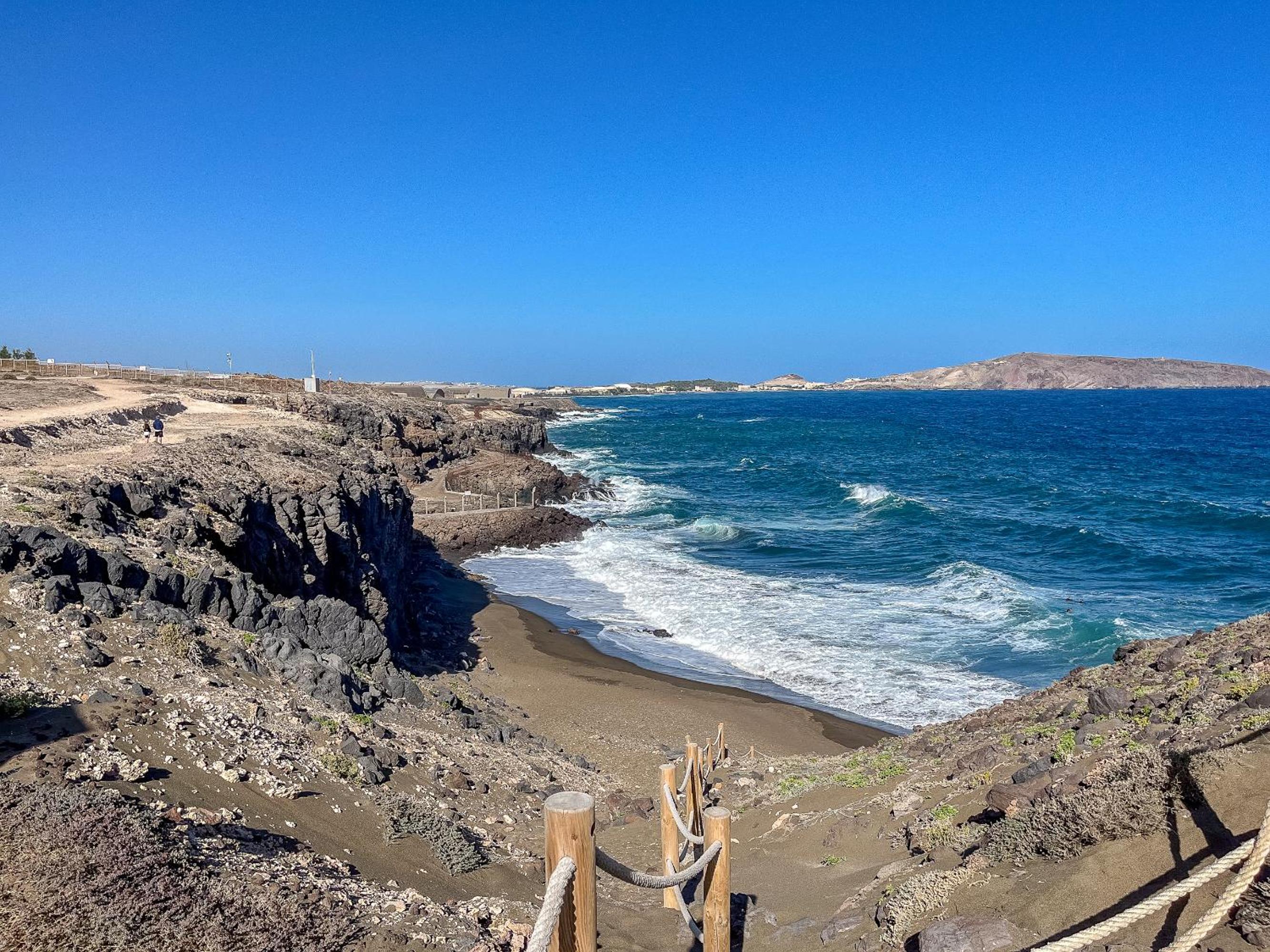Playa del El Burrero vista al mar Lightbooking