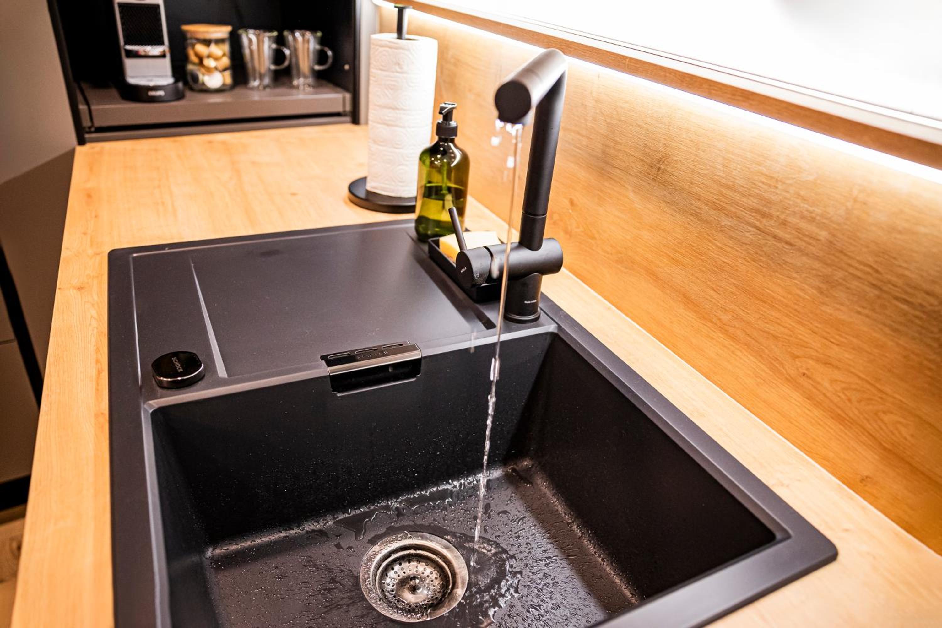 DH Vankovka Design 1kk Apartment - 1 min Vankovka, BUS, Train - Netflix, SmartTV, Free Nespresso, Free Parking