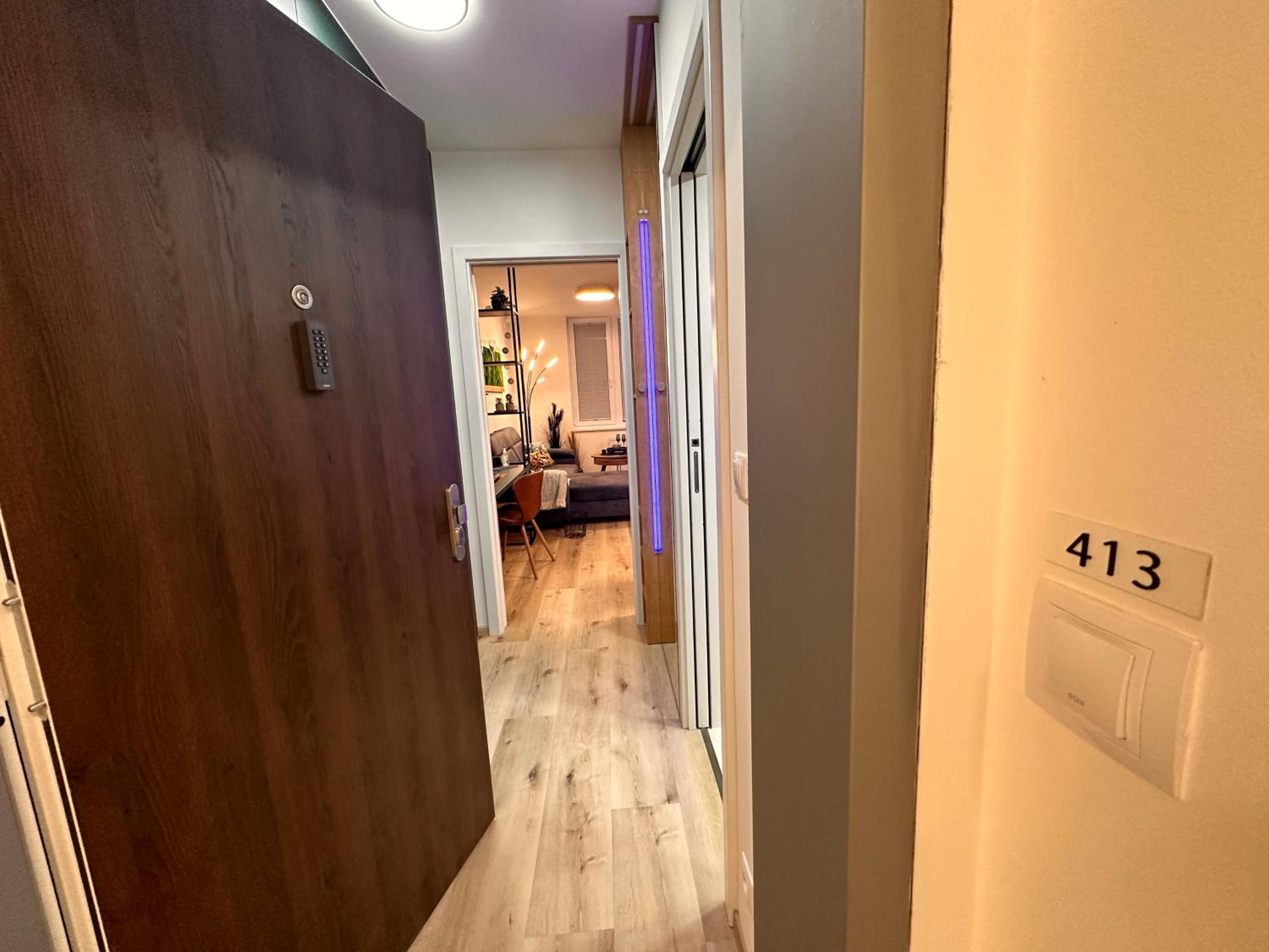 DH Vankovka Design 1kk Apartment - 1 min Vankovka, BUS, Train - Netflix, SmartTV, Free Nespresso, Free Parking