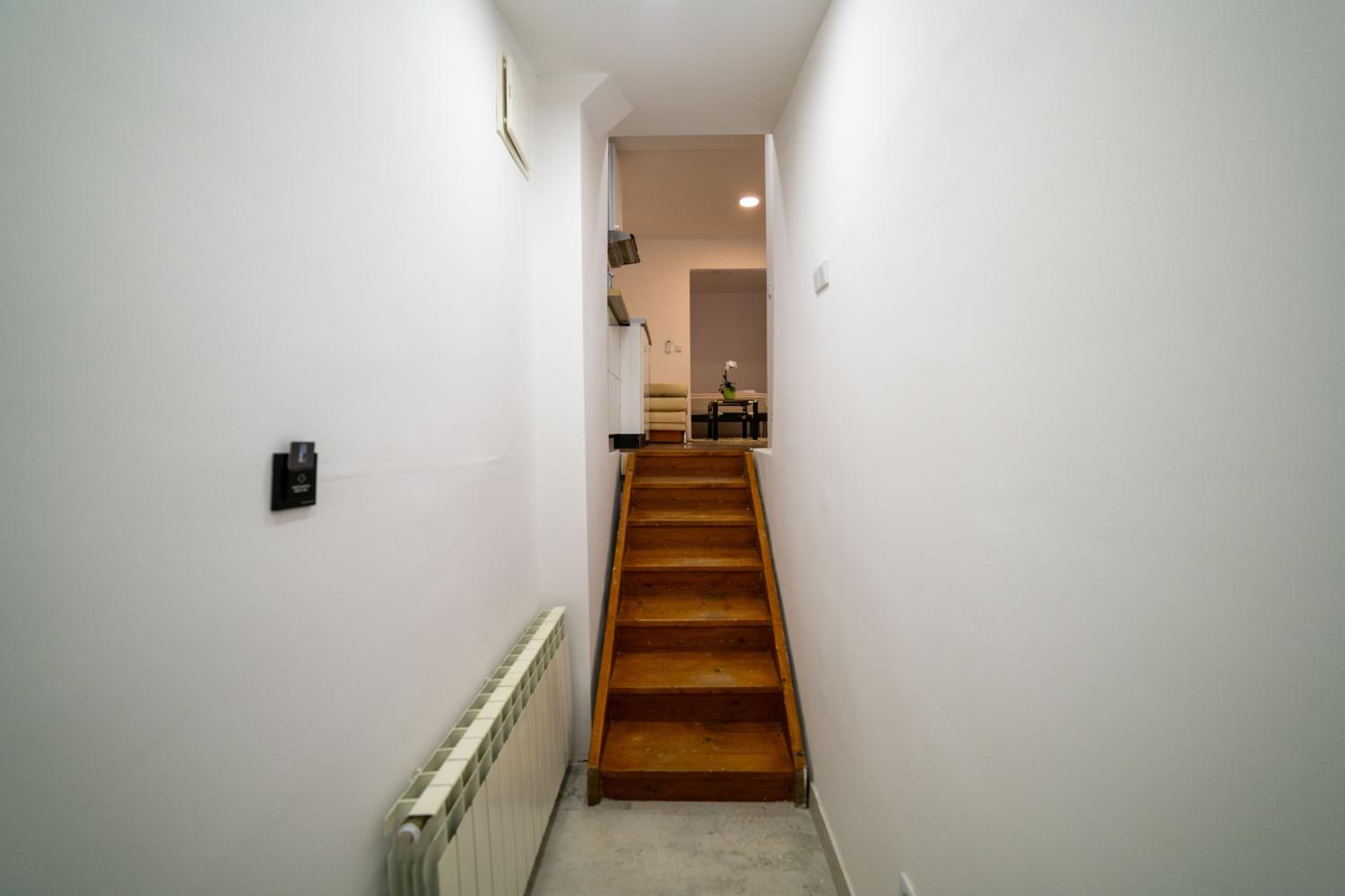 Four Seasons Apartments