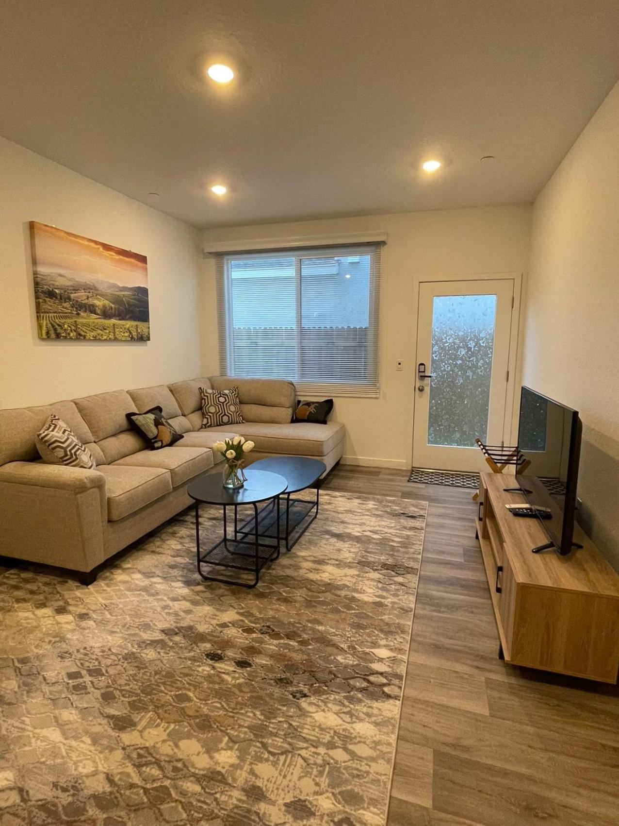 Hotel Cozy-Quiet-Spacious Guest Suite in Fresno Clovis California - Image 1