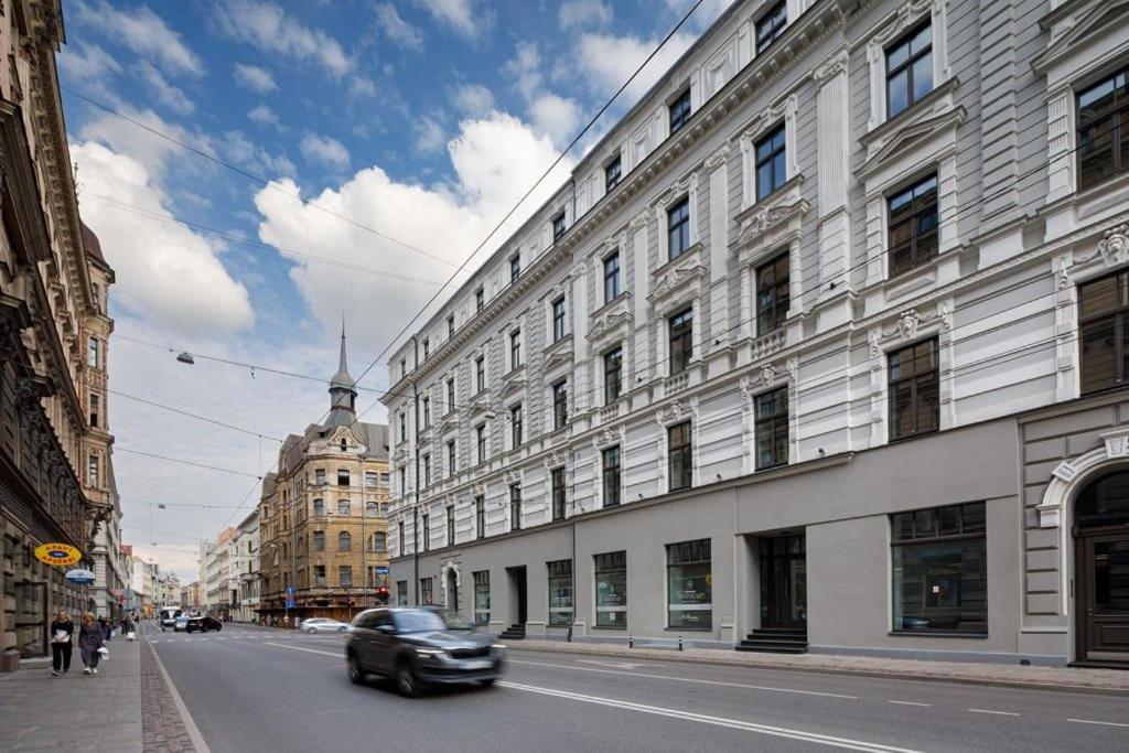 City Retreat Design Apartment