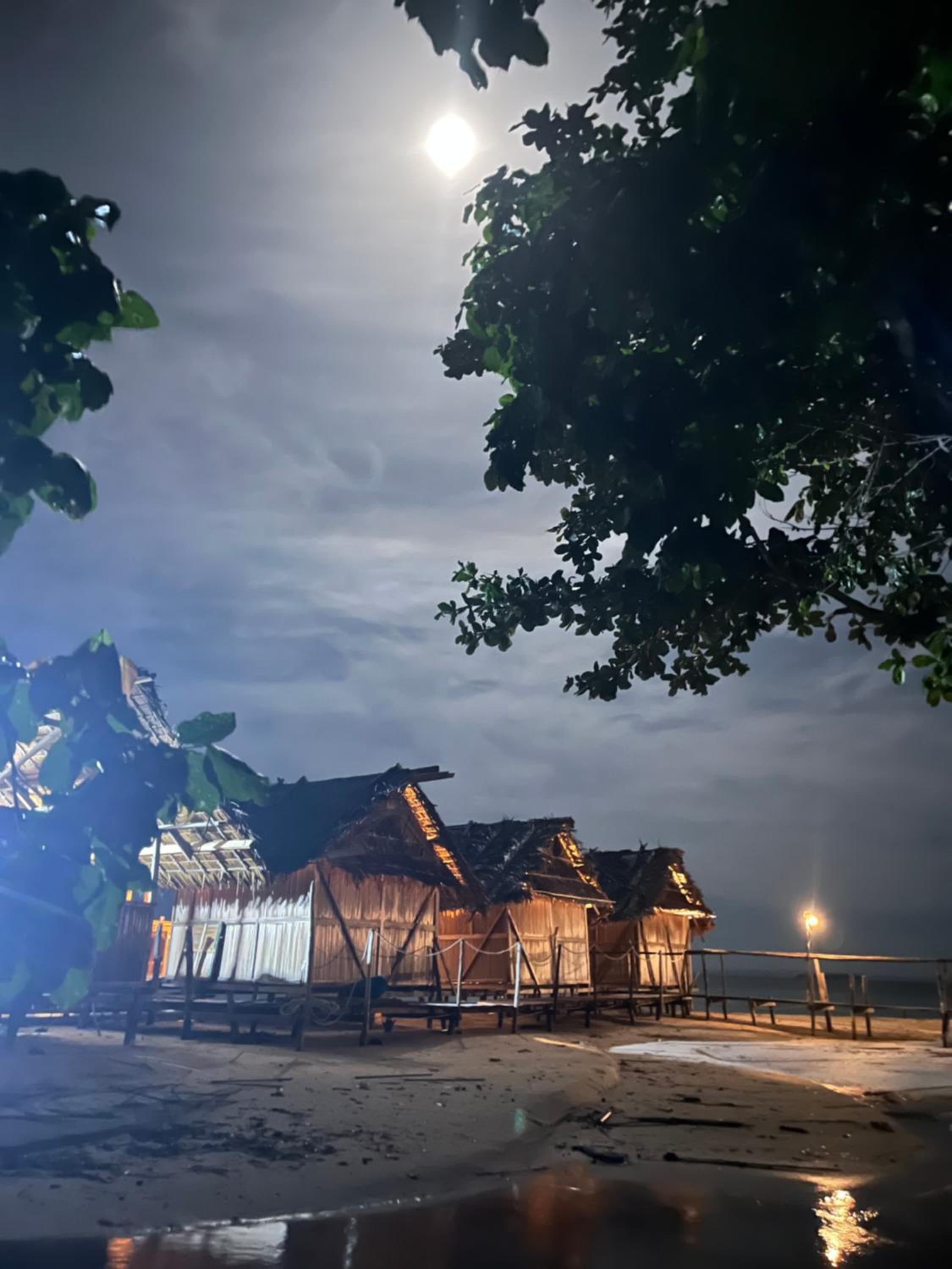 Tamaku homestay privat island