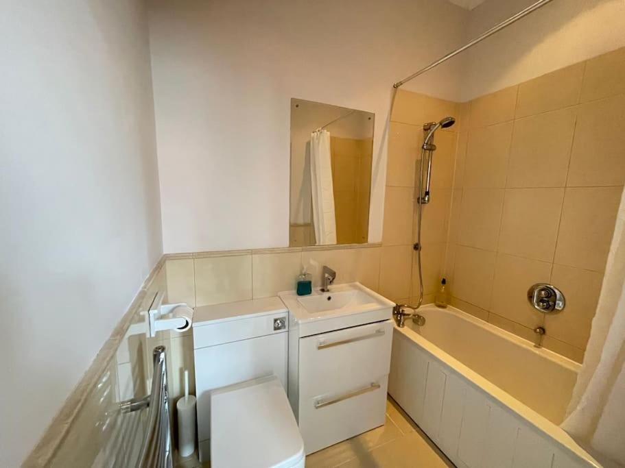 Bright apartment, stunning garden, sea 5min walk
