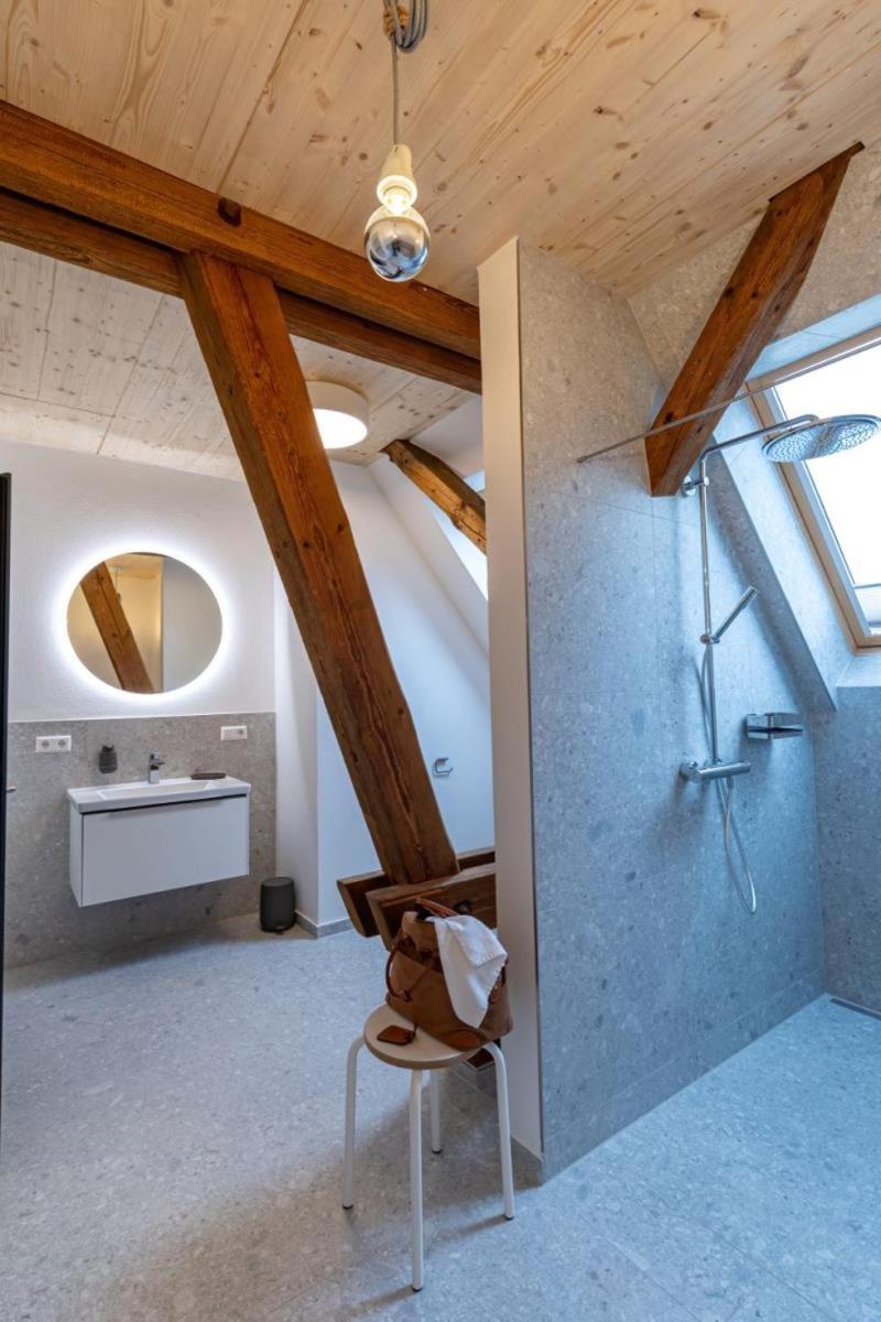 Landurlaub mit neugierigen Blicken in den Pferdestall, eingezäuntem Garten, Kamin und Sauna
