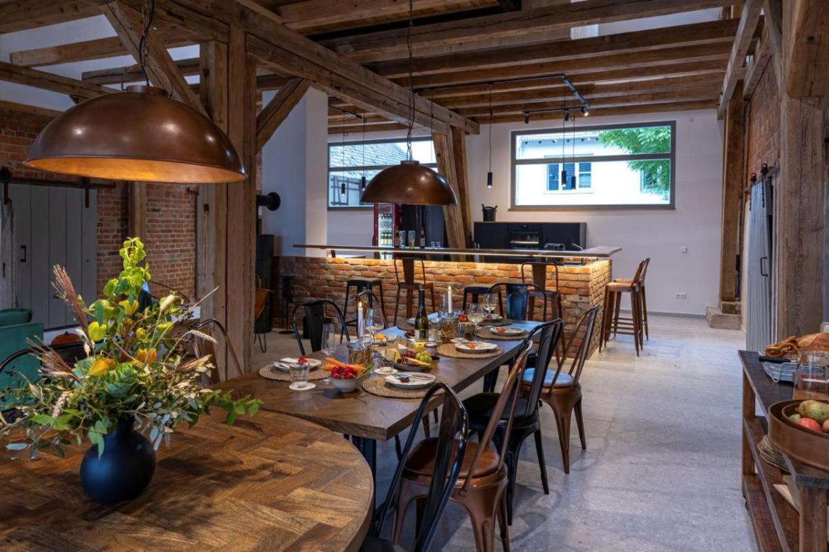 Landurlaub mit neugierigen Blicken in den Pferdestall, eingezäuntem Garten, Kamin und Sauna