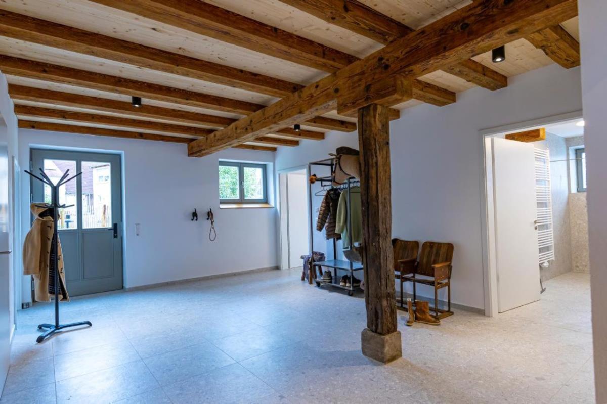 Landurlaub mit neugierigen Blicken in den Pferdestall, eingezäuntem Garten, Kamin und Sauna