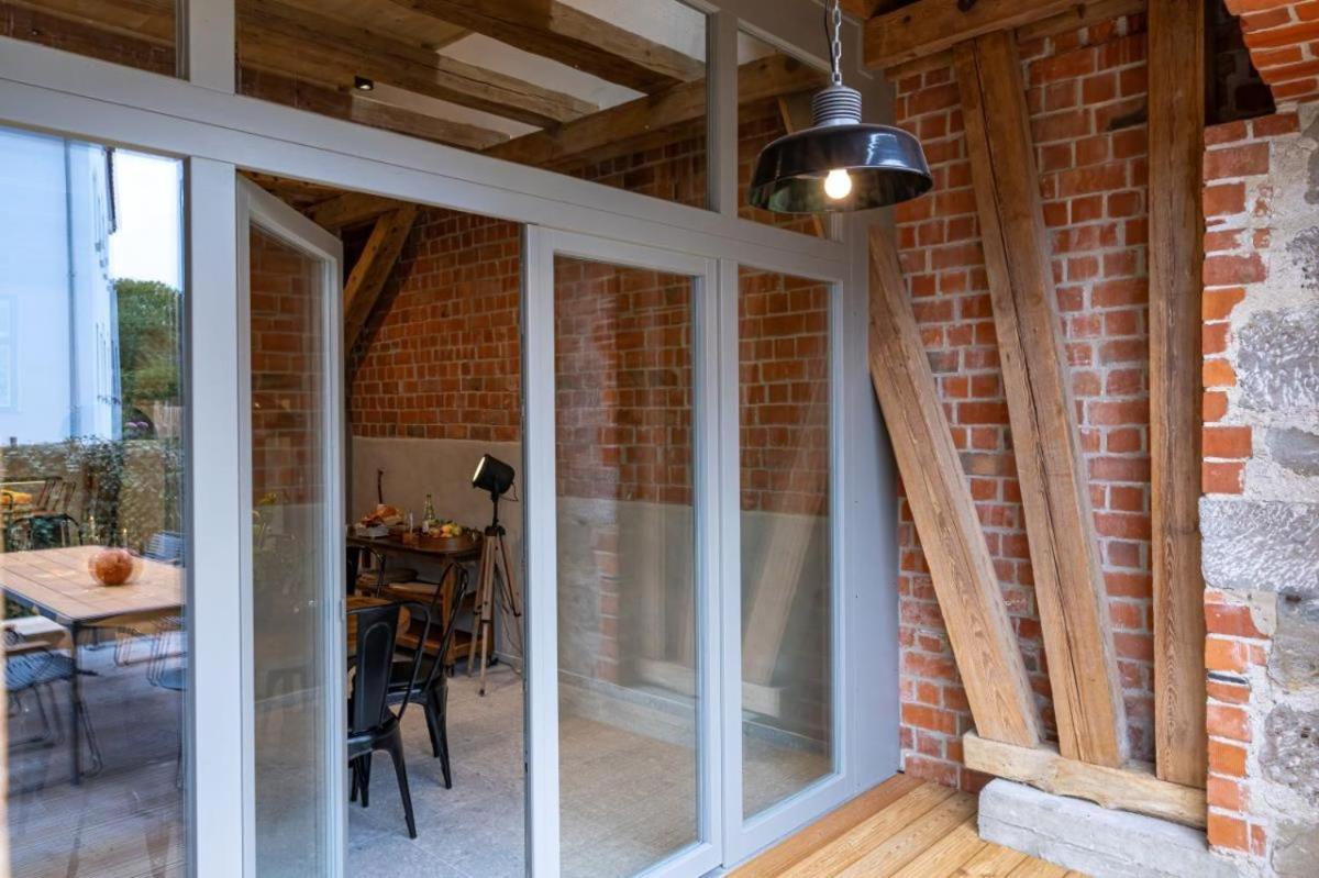 Landurlaub mit neugierigen Blicken in den Pferdestall, eingezäuntem Garten, Kamin und Sauna