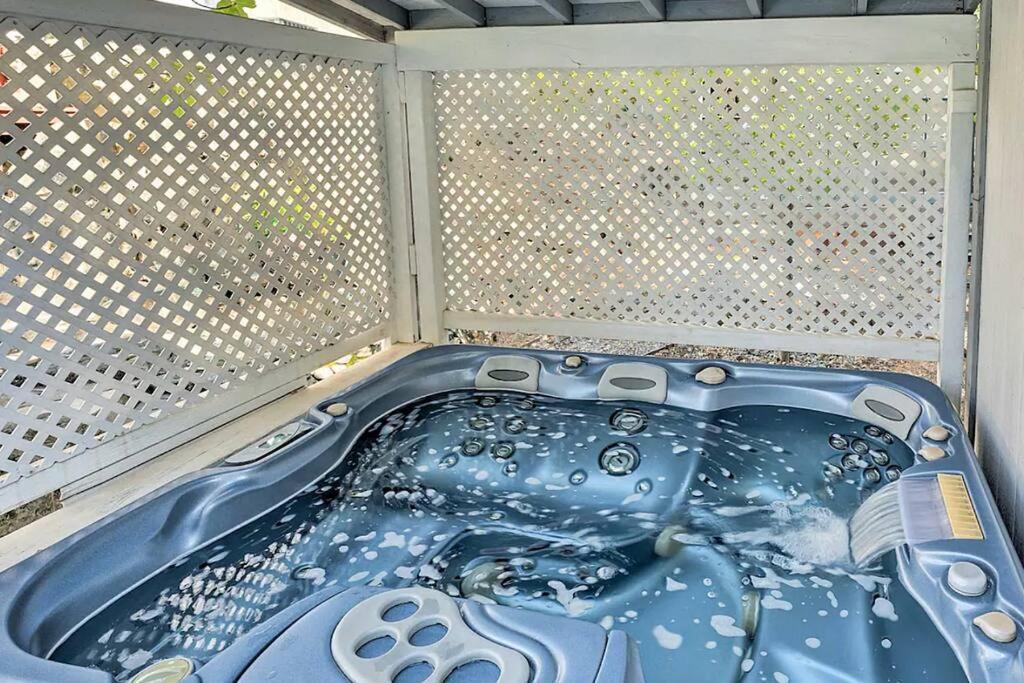 Relaxing Nature Retreat 4B Hot Tub Sauna Pets Ok view 4