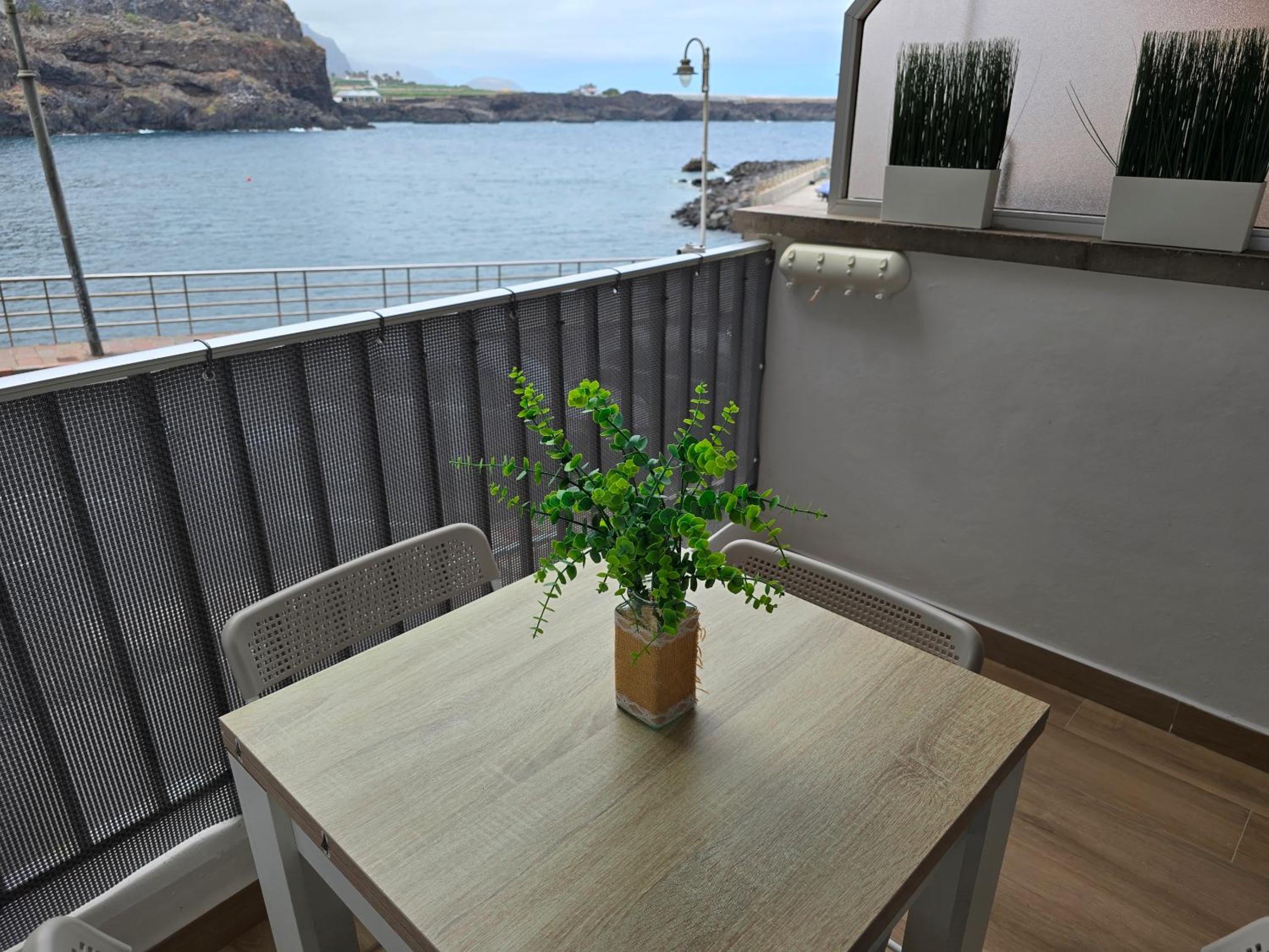 Relax Beachfront Vistas al Mar Studio in Tenerife
