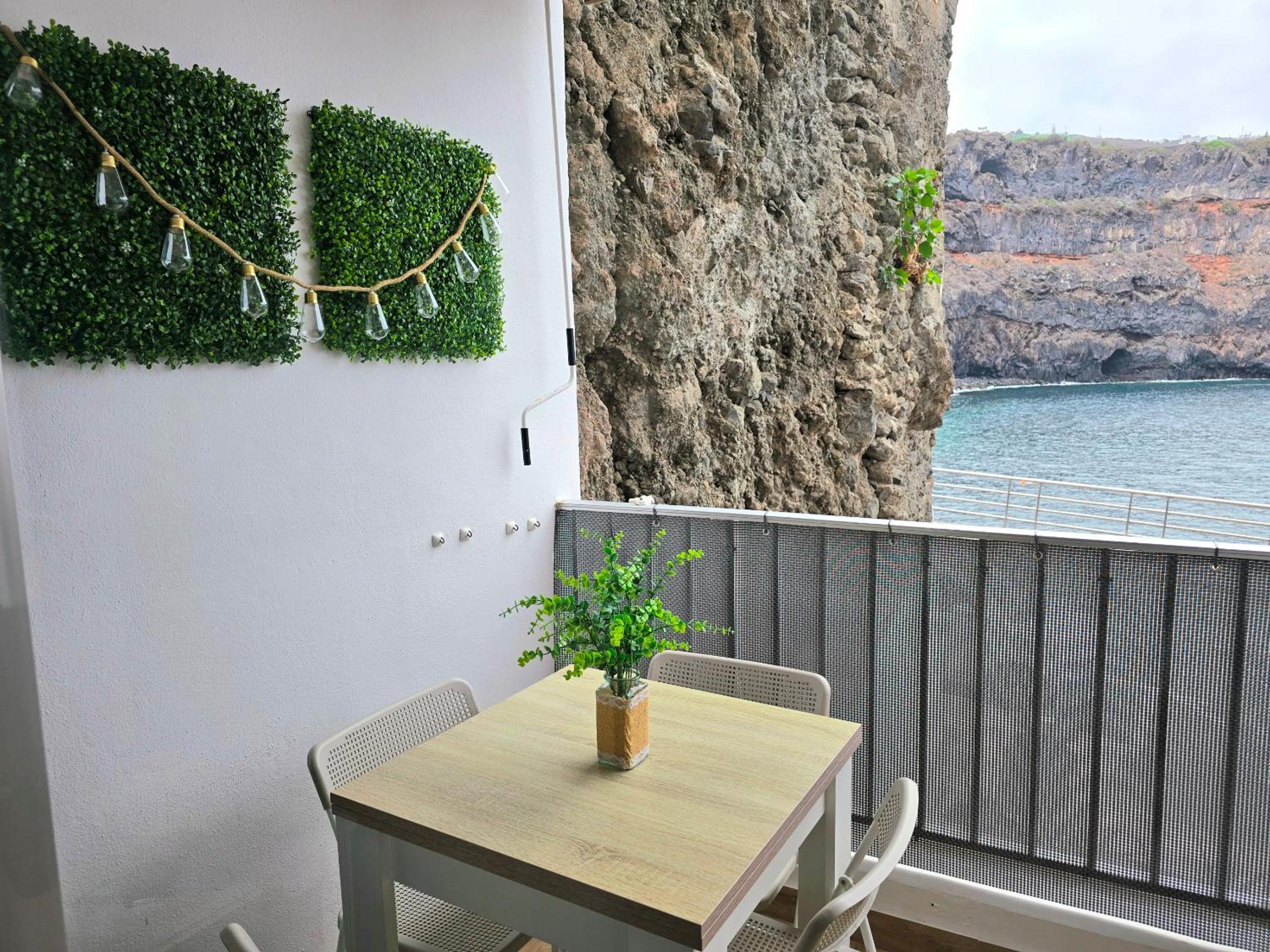 Relax Beachfront Vistas al Mar Studio in Tenerife