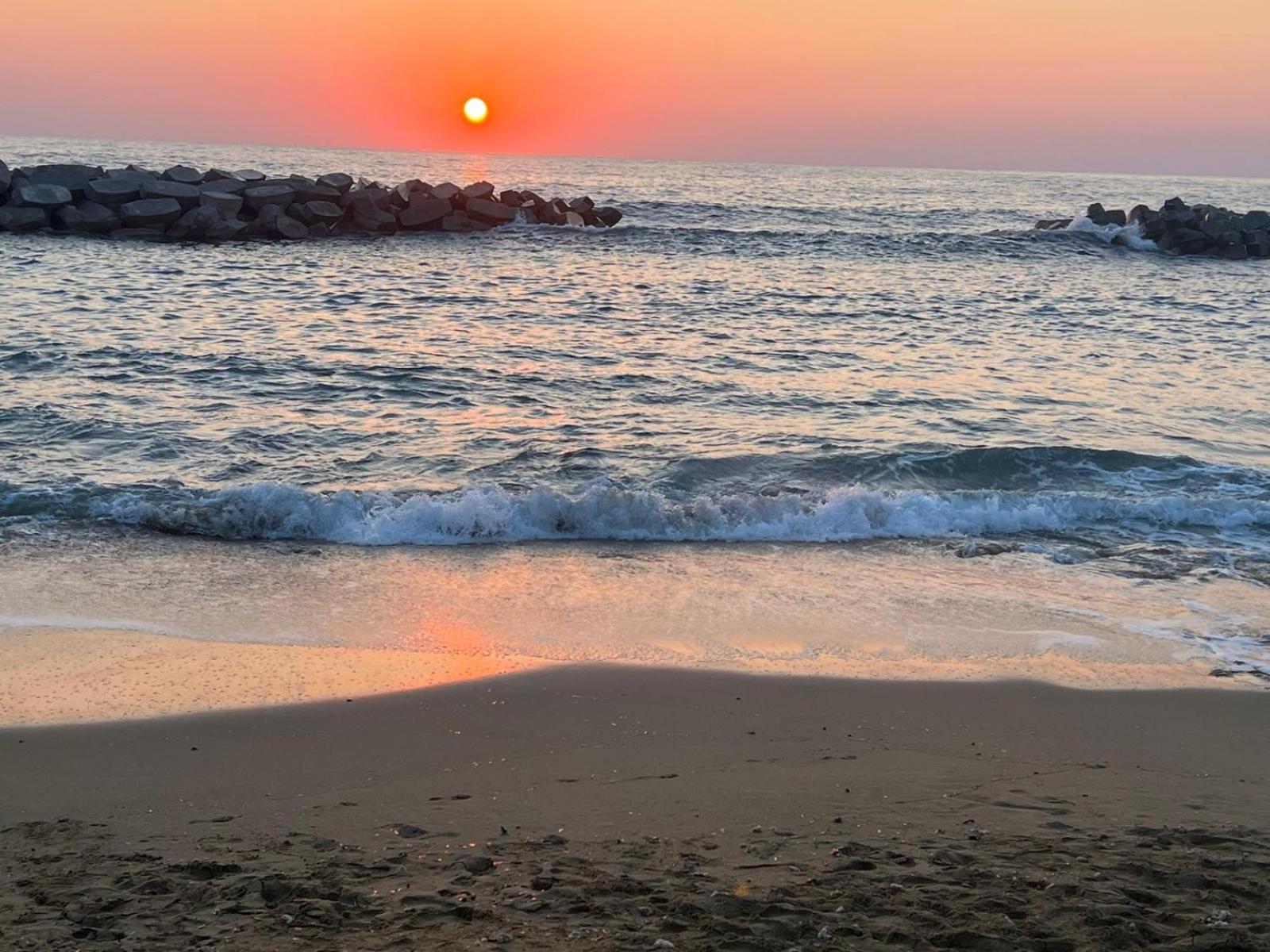 Sunset Deluxe Villa and Studios