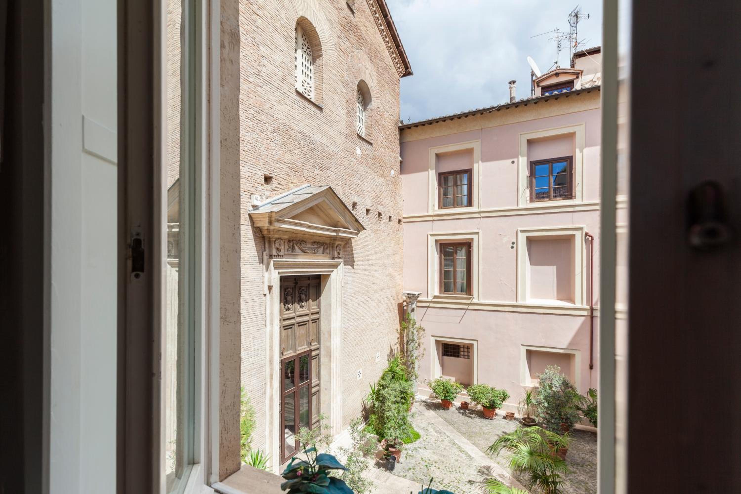 Colosseo Historic Apartment