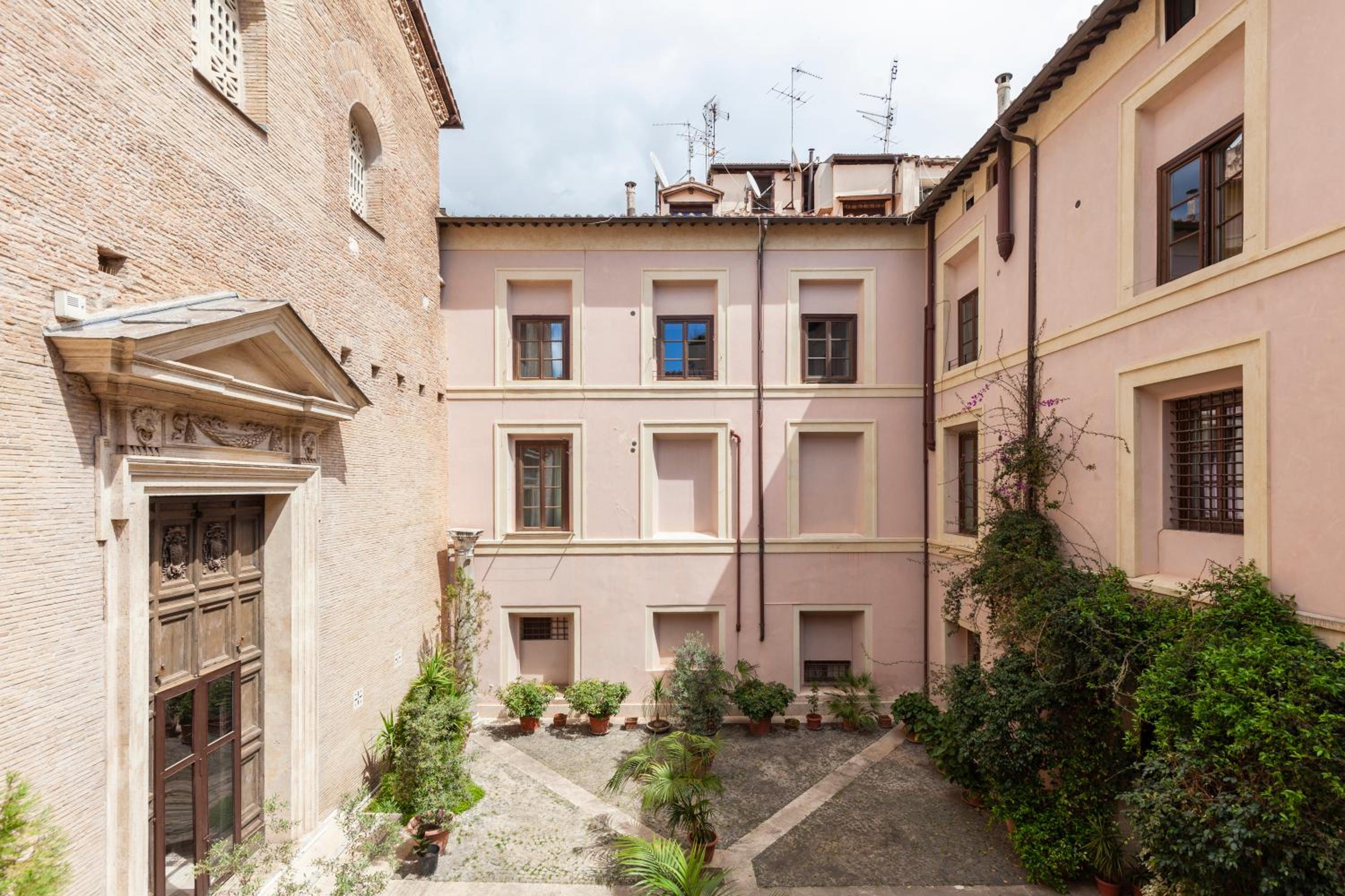 Colosseo Historic Apartment